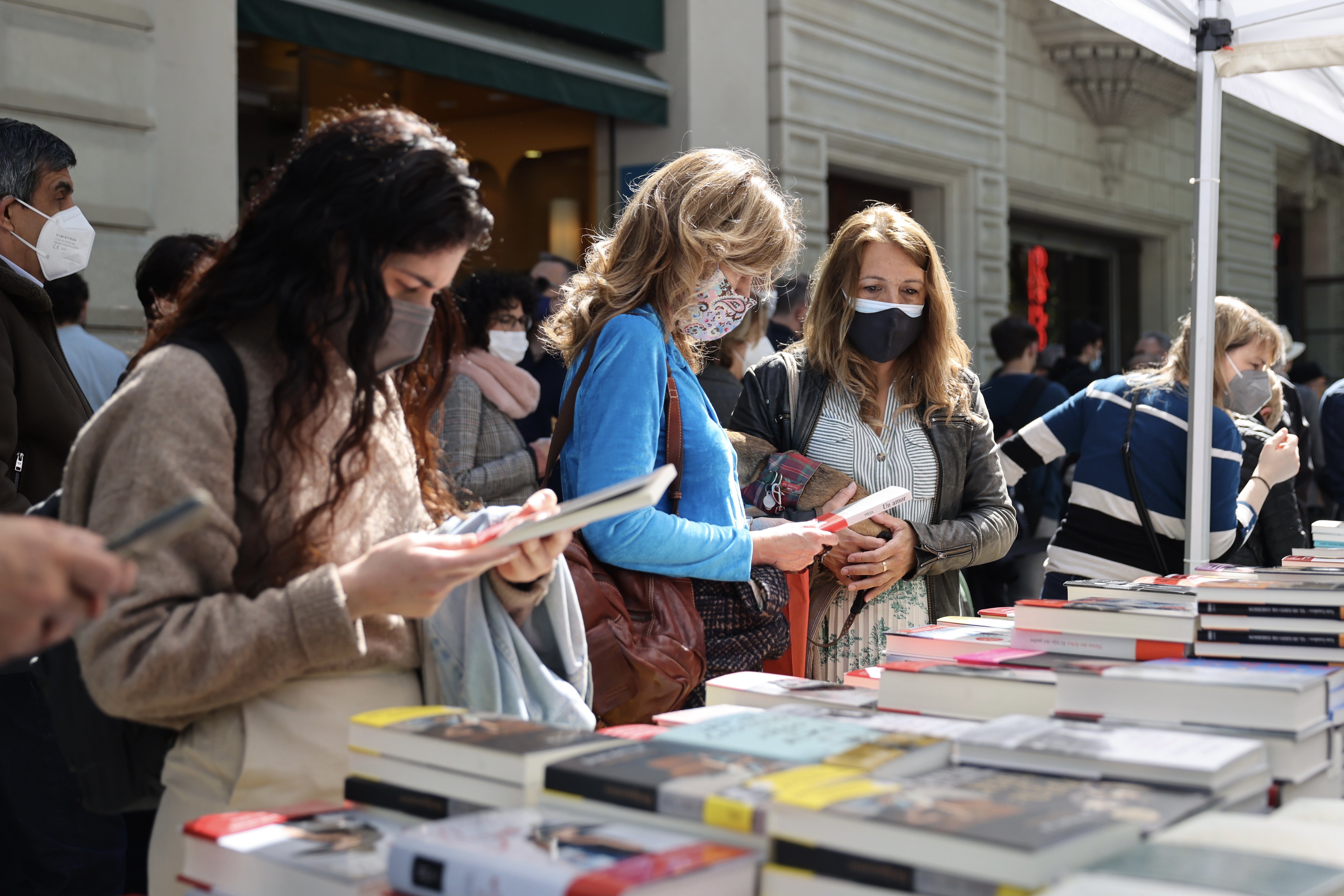 Sant Jordi 2021 parada|puesto libros Sergi Alcàzar