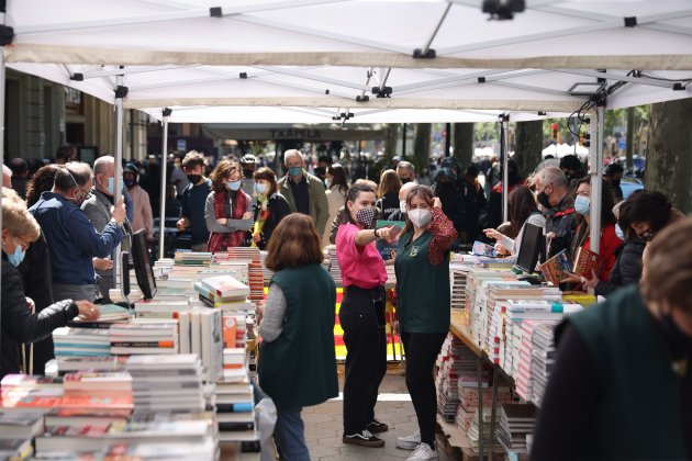 Sant Jordi 2021 parada|puesto libros Sergi Alcàzar