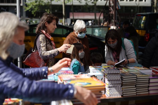 Sant Jordi 2021 parada libros Sergi Alcàzar