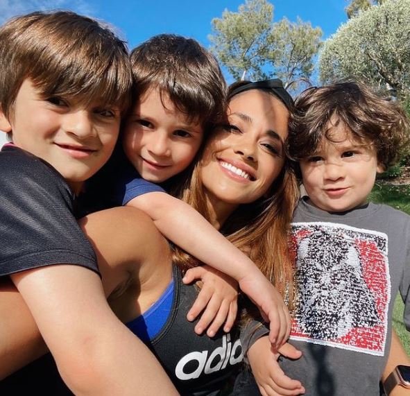 antonela e hijos