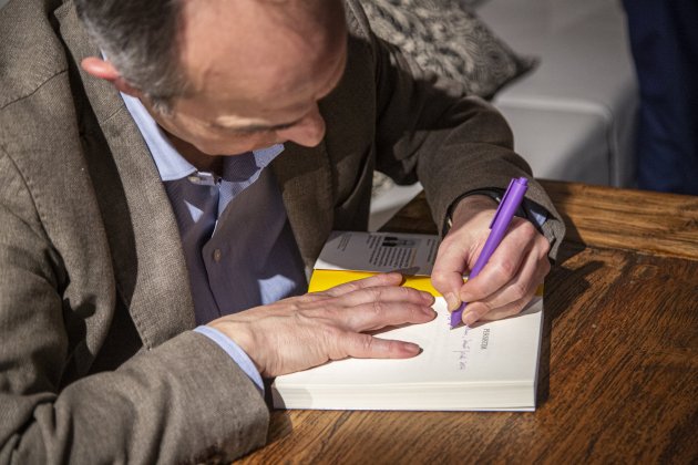 libreria Ona libroJordi Turull Sant Jordi / Montse Girald