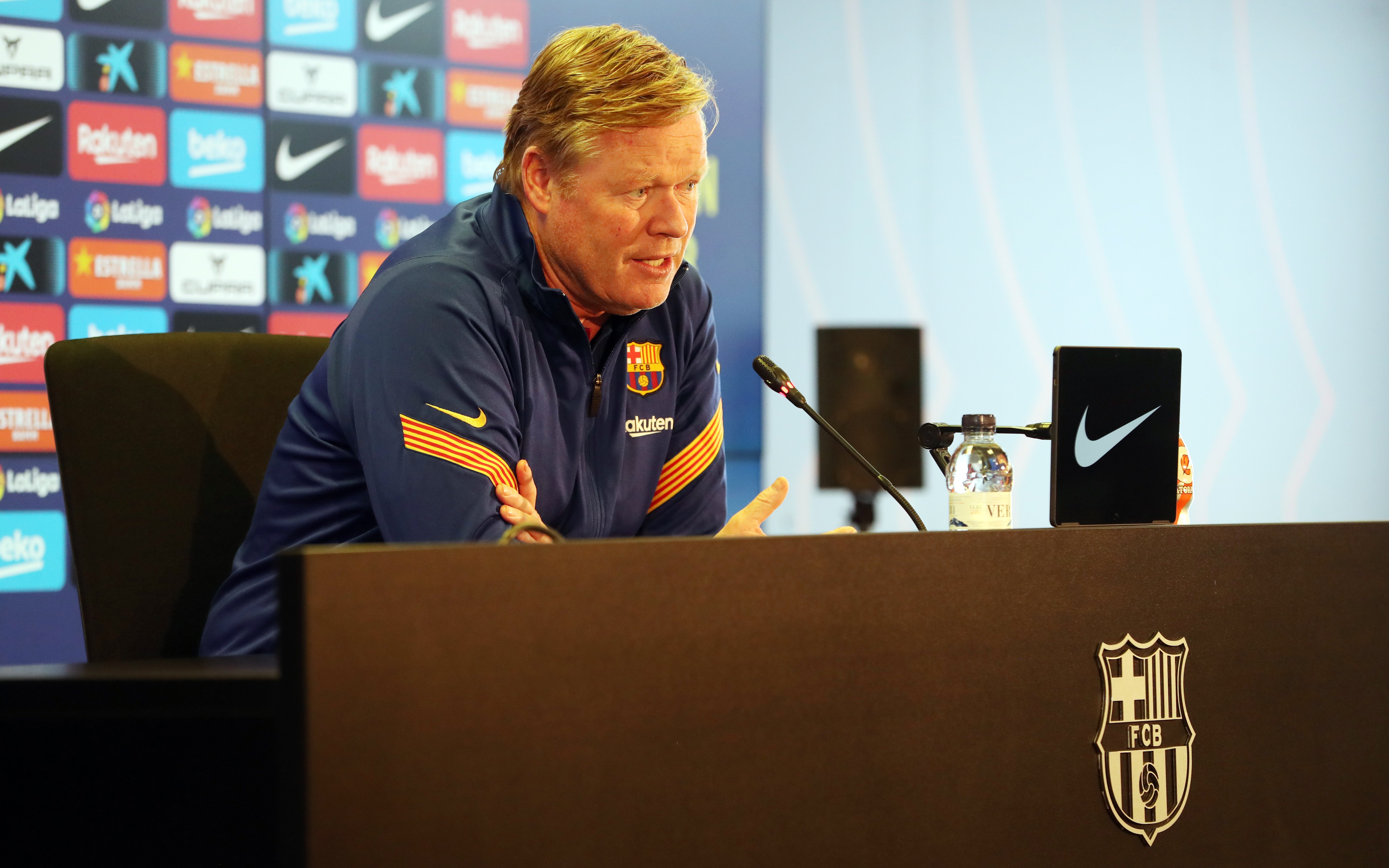 Koeman: "Estic on vull estar i m'encanta ser entrenador del Barça"