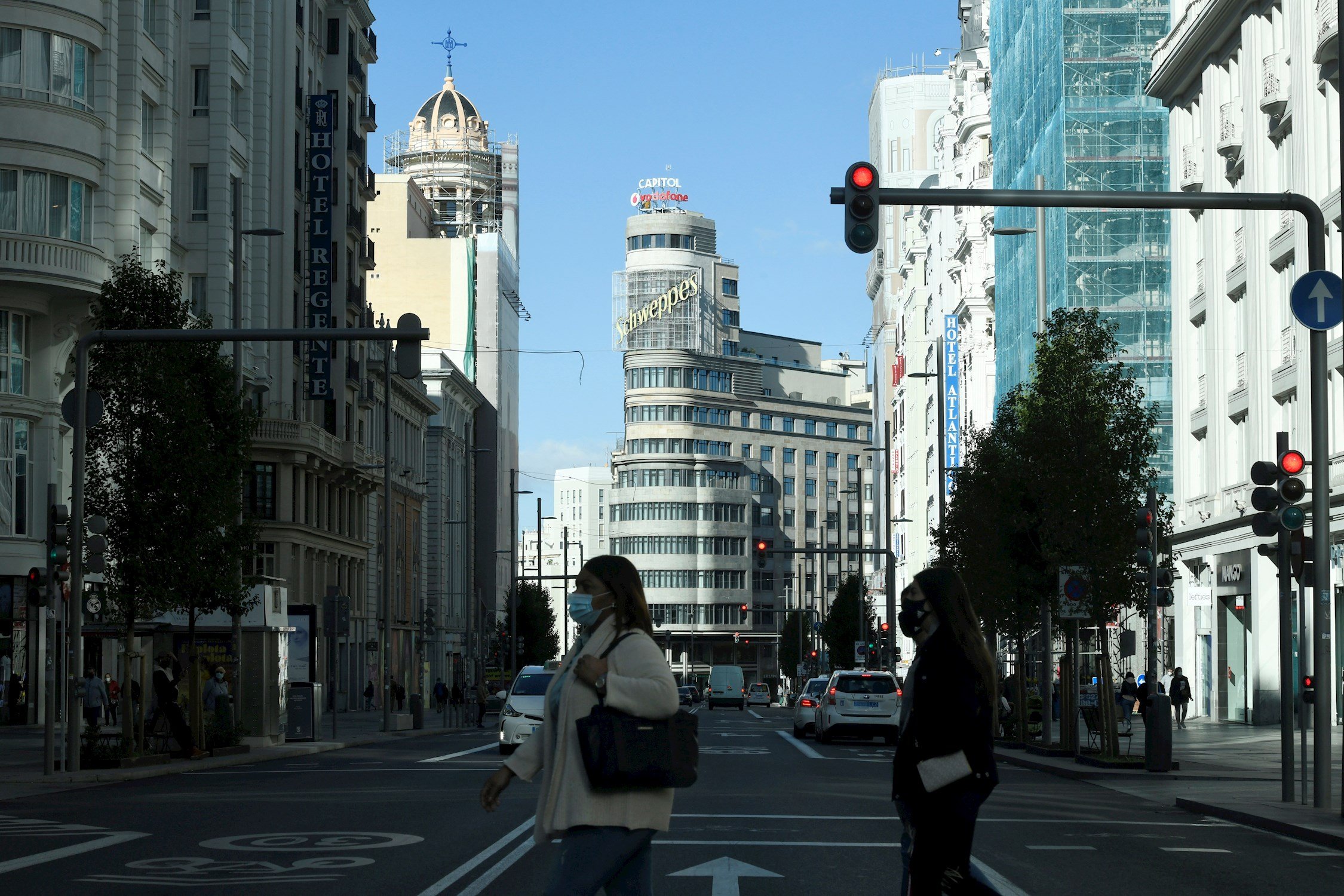 Madrid avança la segona dosi d'AstraZeneca per por a la soca índia