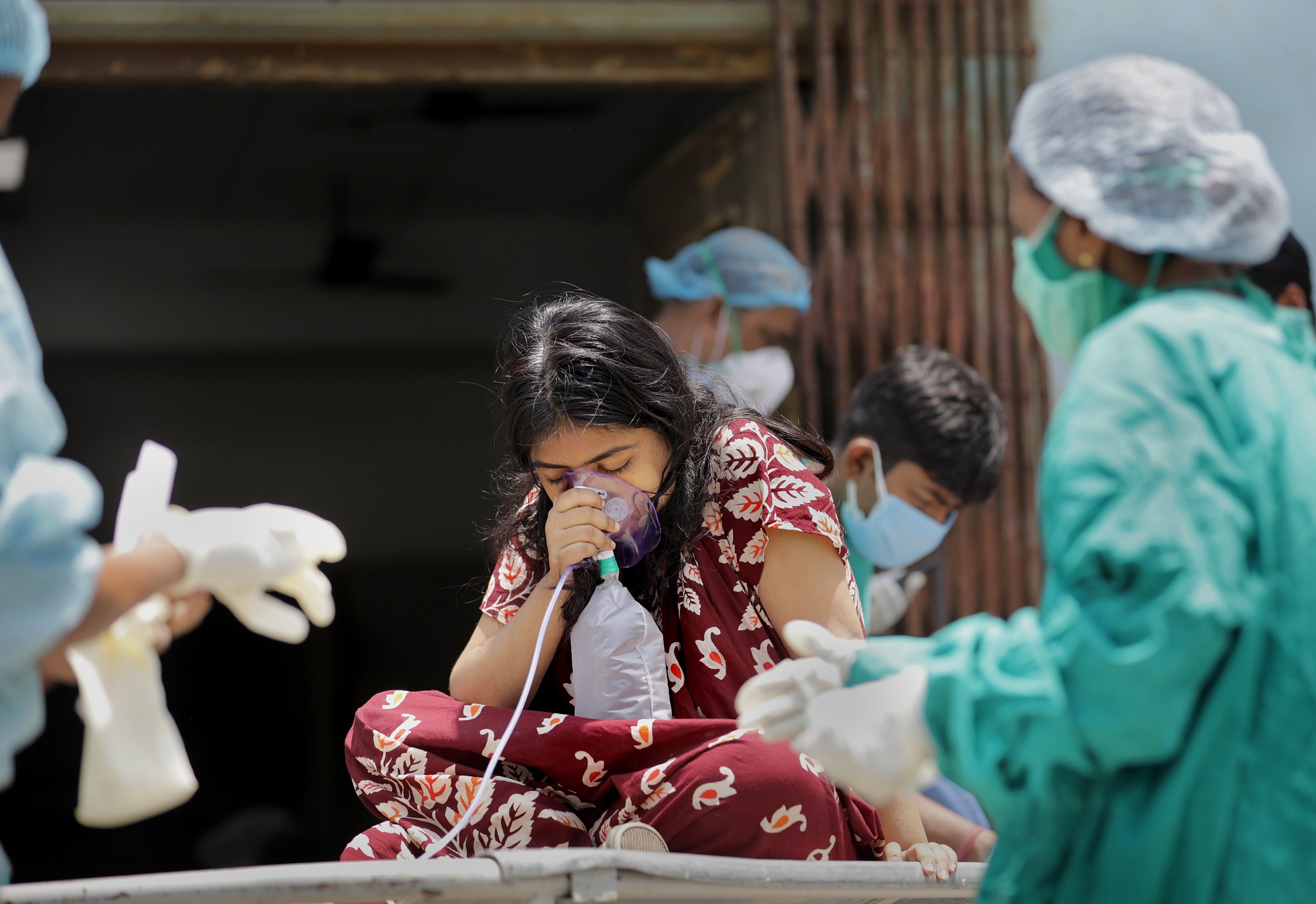 La Covid col·lapsa l'Índia amb milers de malalts al carrer