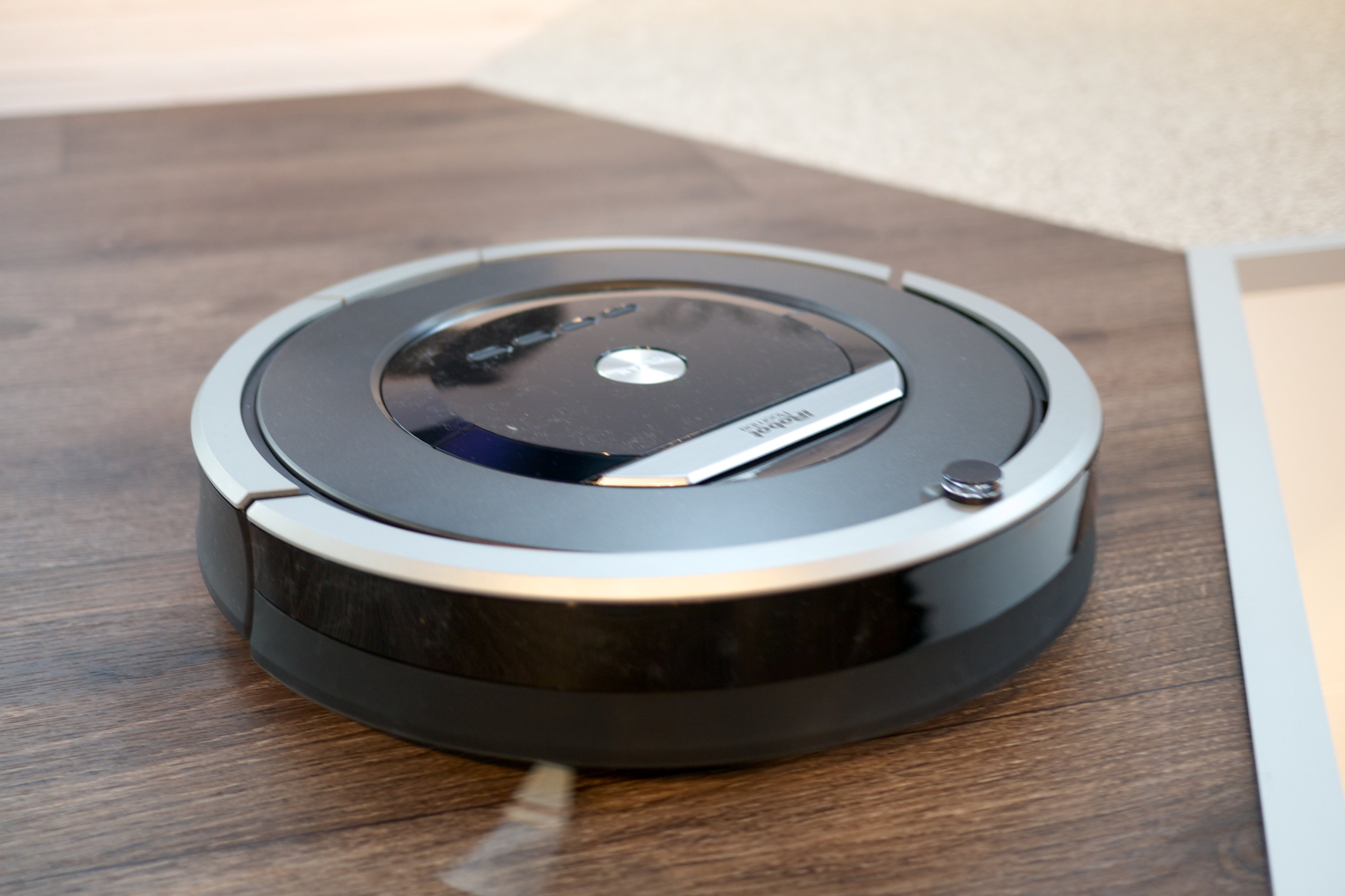 Lidl lanza su 'Roomba' que aspira el 91% del polvo y friega a precio de oferta