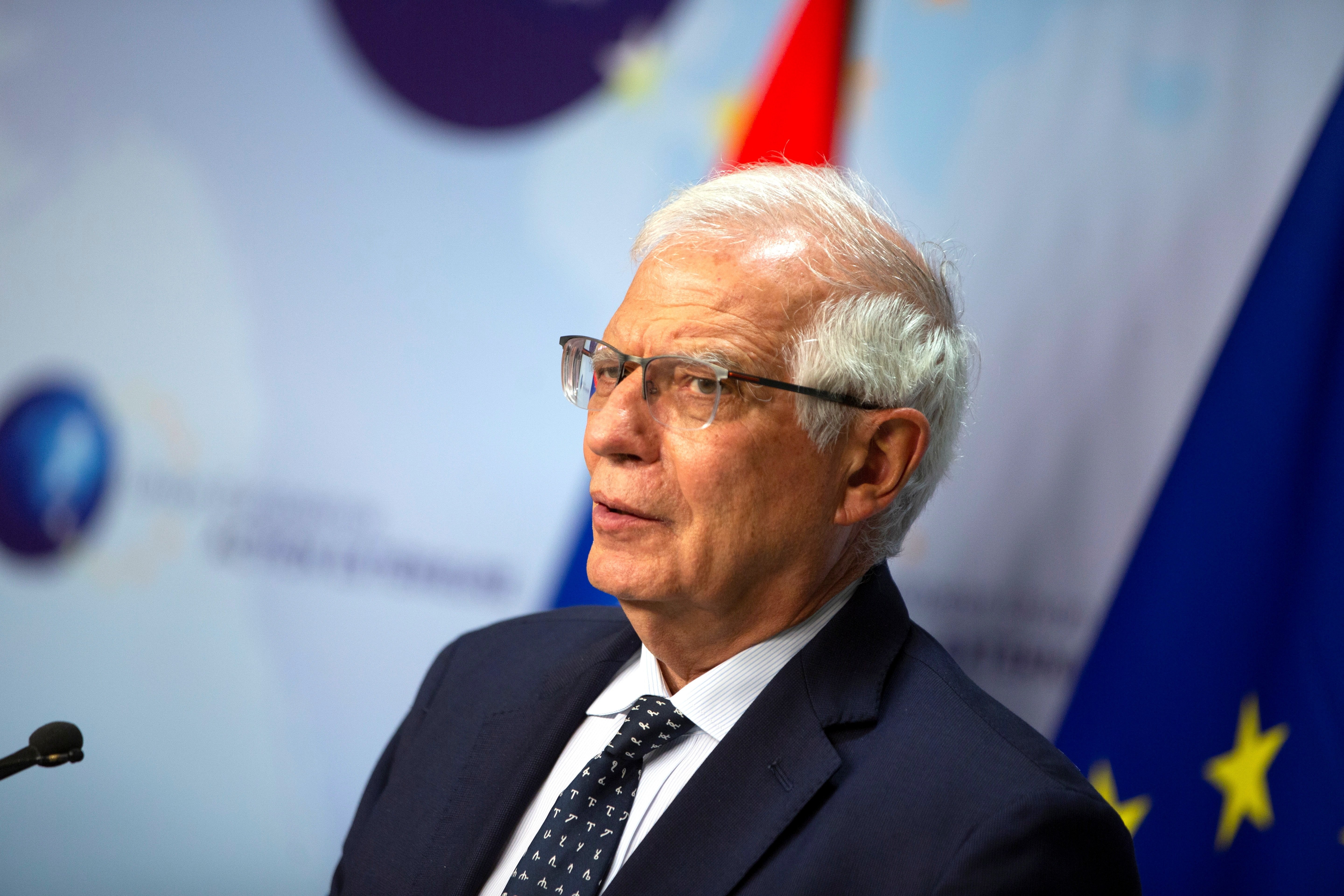 Borrell, incómodo: se ve obligado a defender la independencia de Kosovo