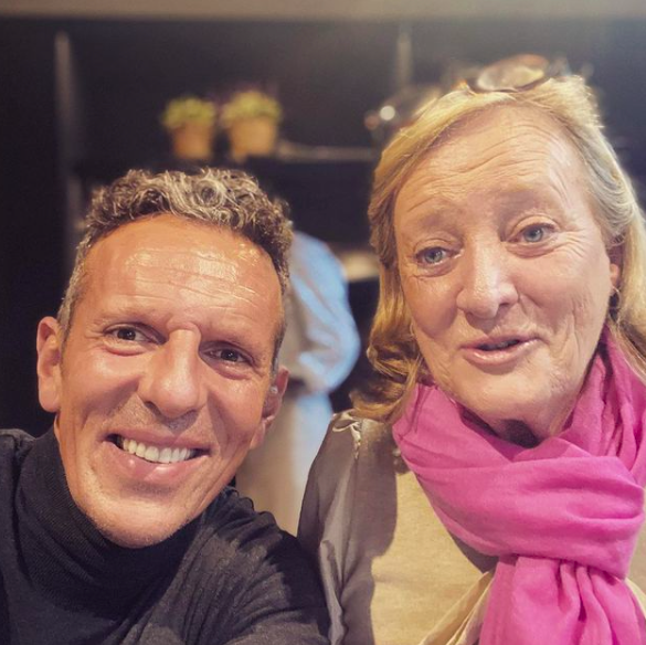 Joaquín Prat en una foto con su madre en Instagram