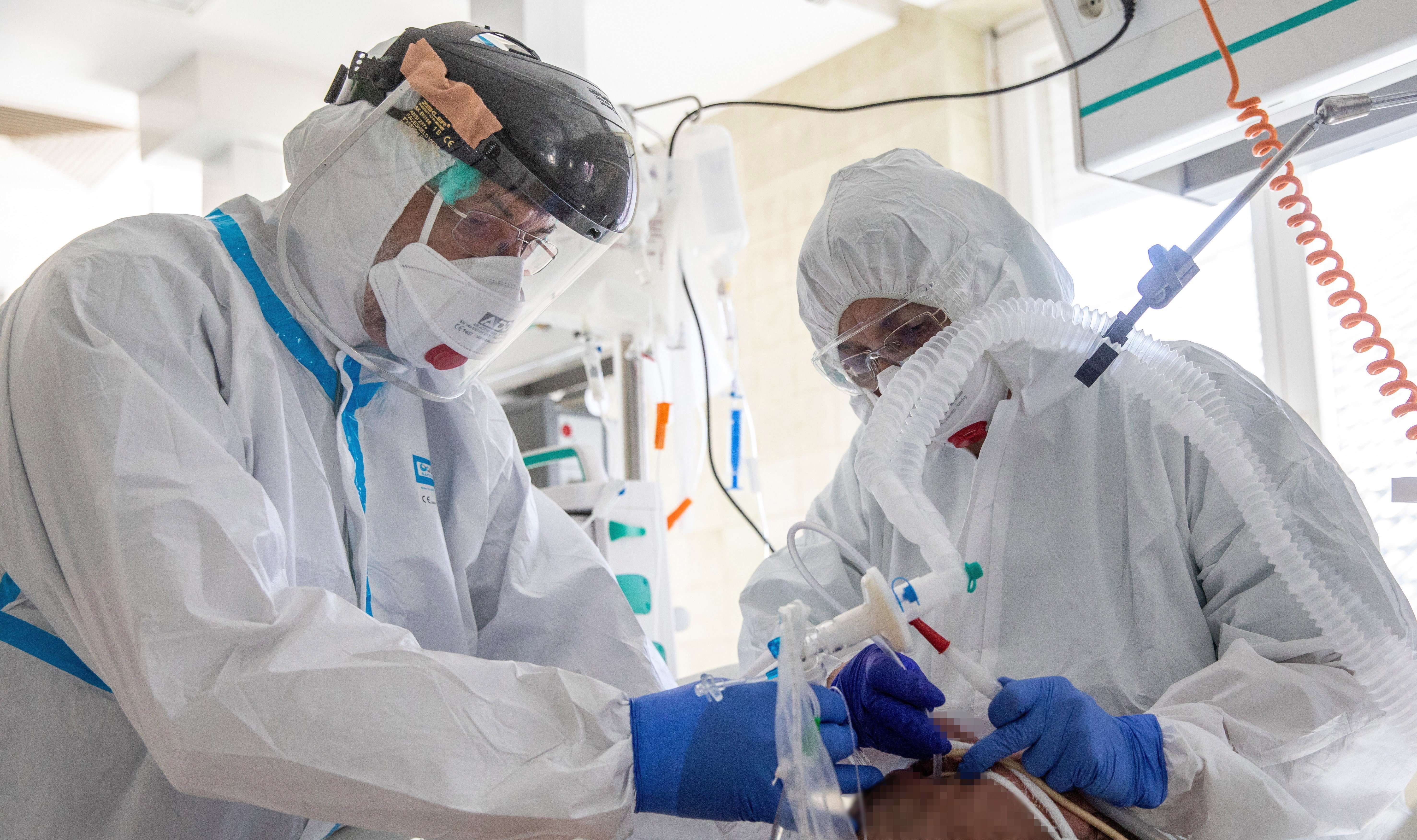 Suben a 507 los ingresados en las UCI por coronavirus en Catalunya