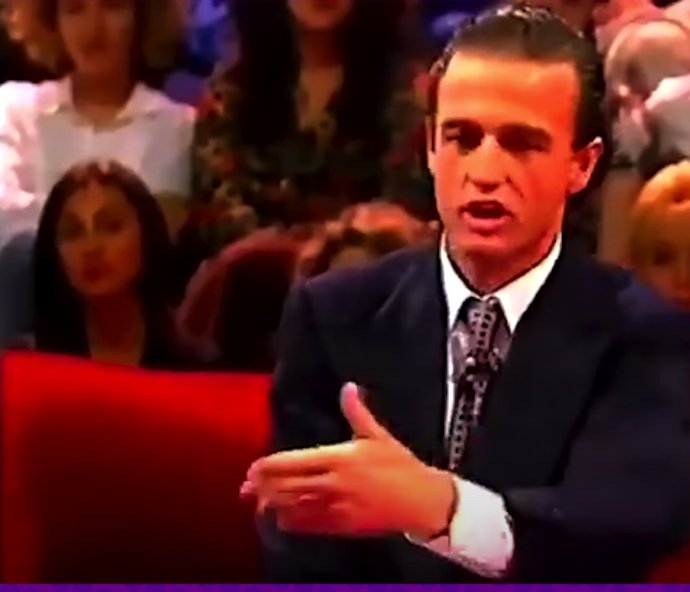 Alessandro Lequio imita bofetada en Tómbola Youtube