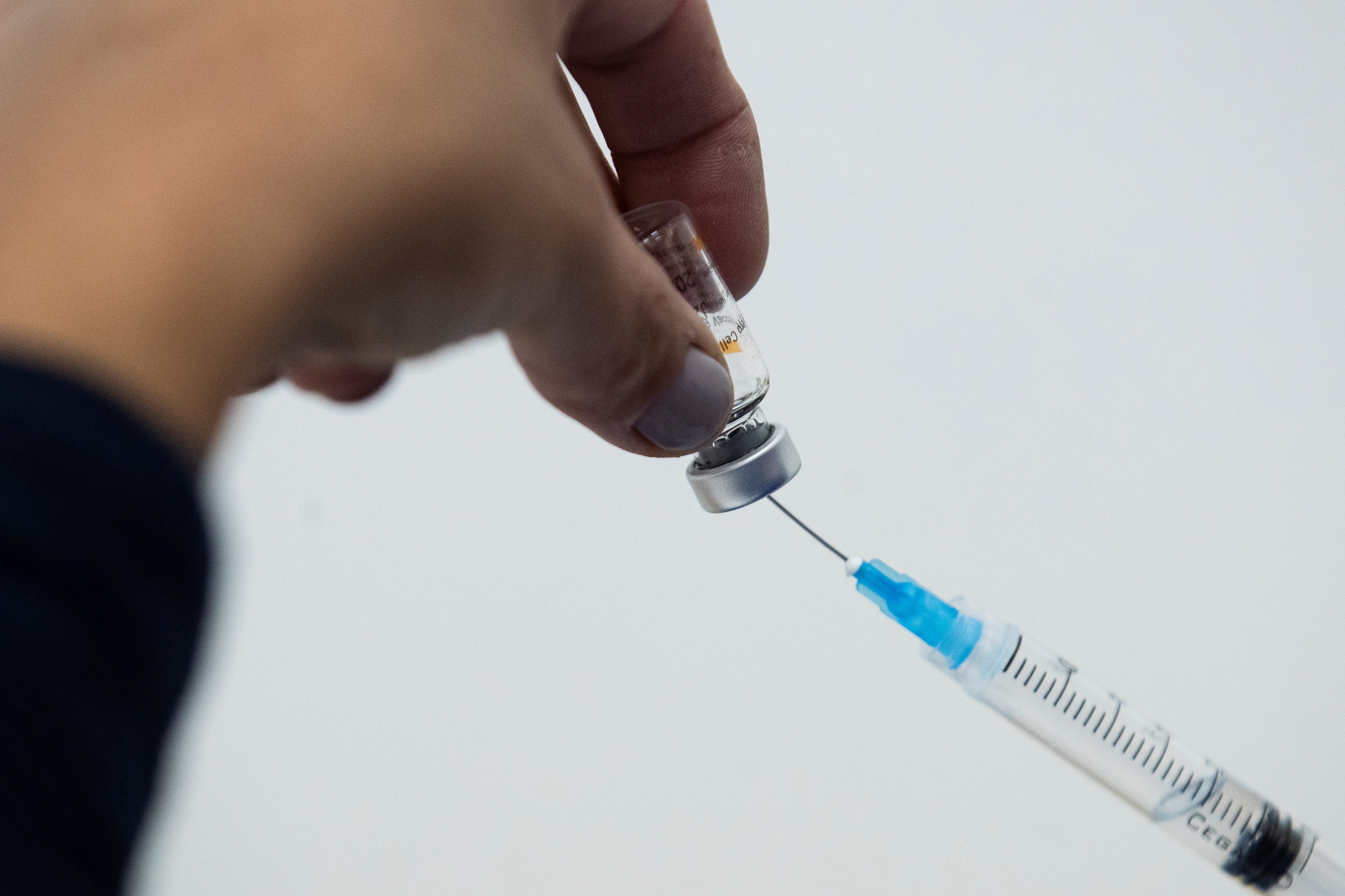 Astúries: tiren gairebé un centenar de vacunes de Pfizer per un error de càlcul