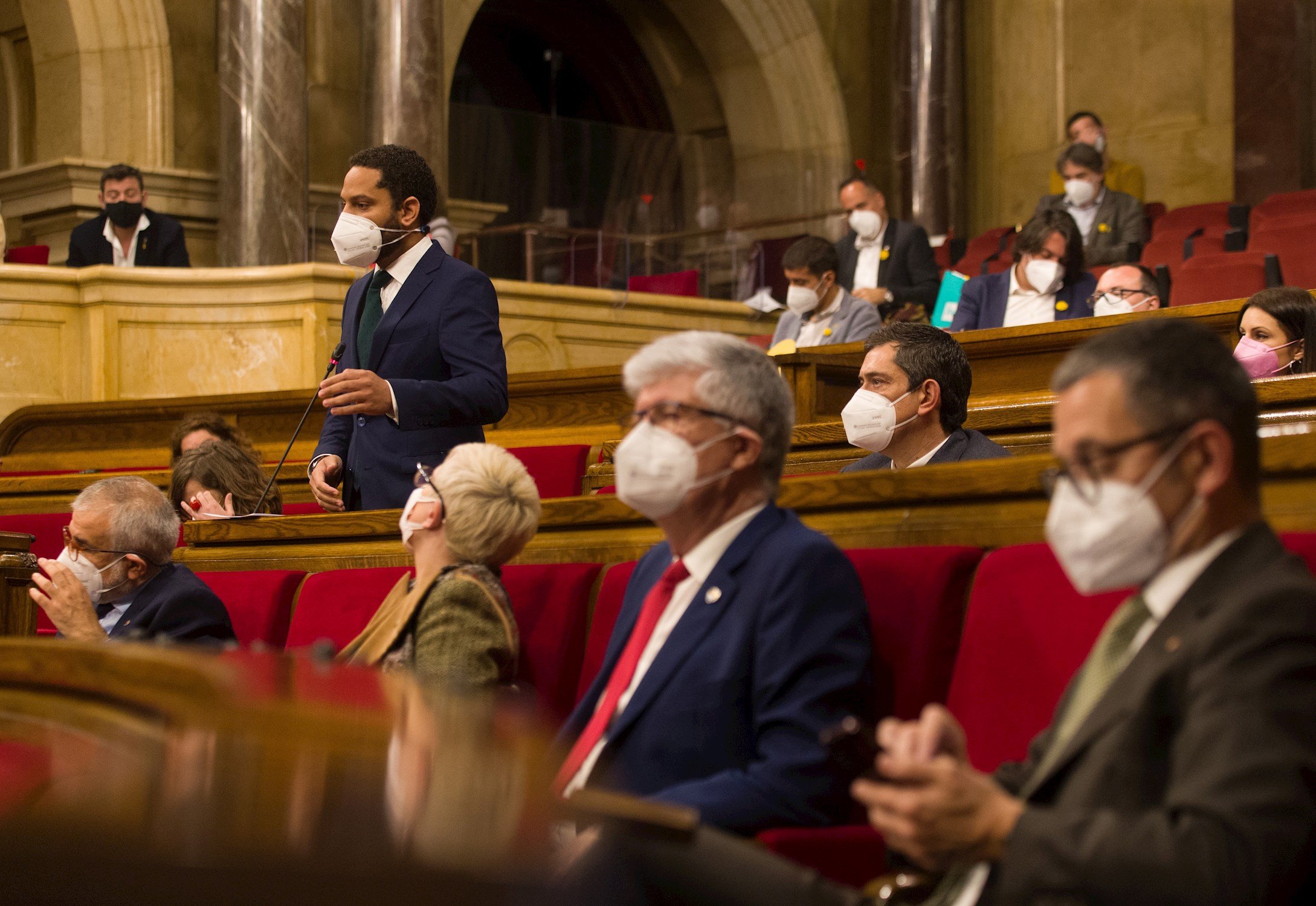 El Parlament designa a los 8 senadores autonómicos entre las quejas de Vox