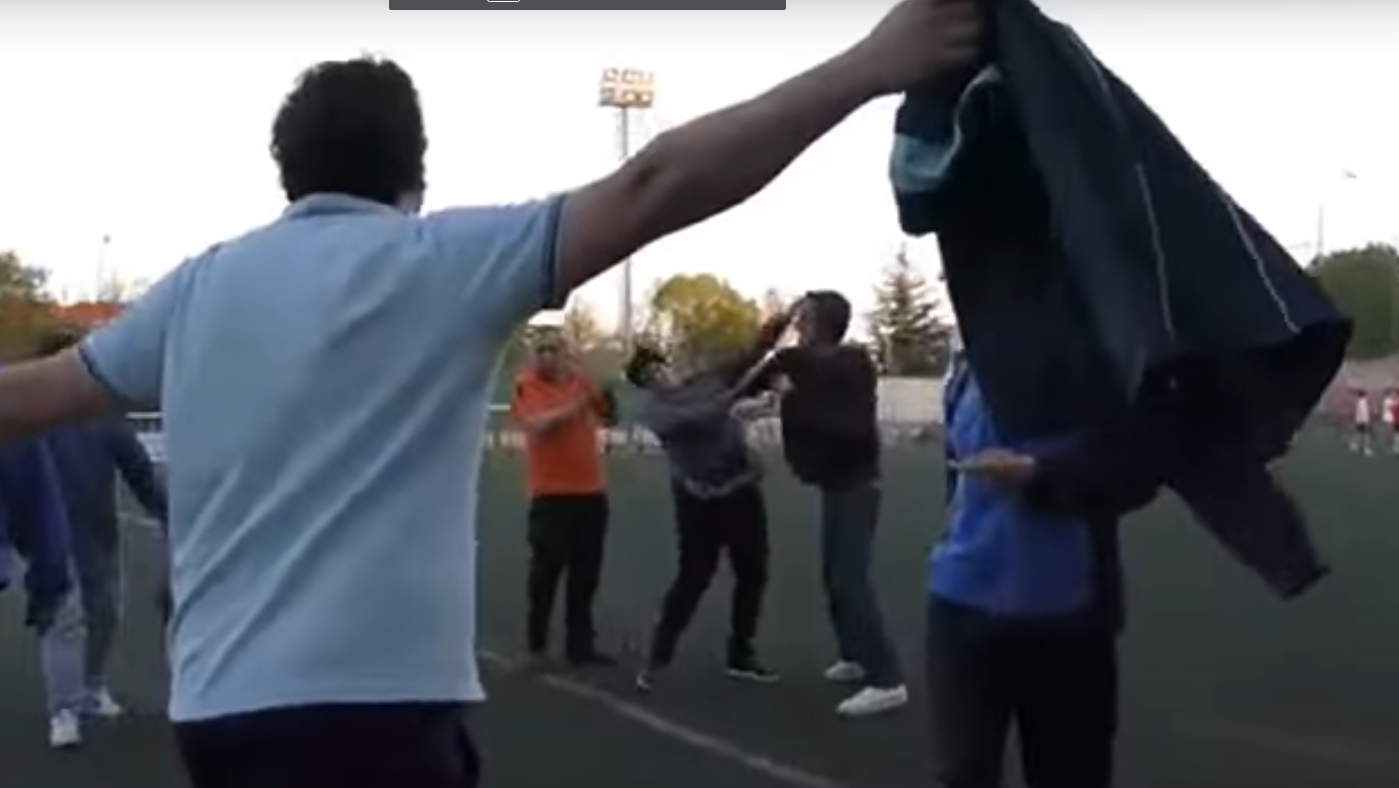 Las batallas campales en los partidos de los hijos continúan en el orden del día