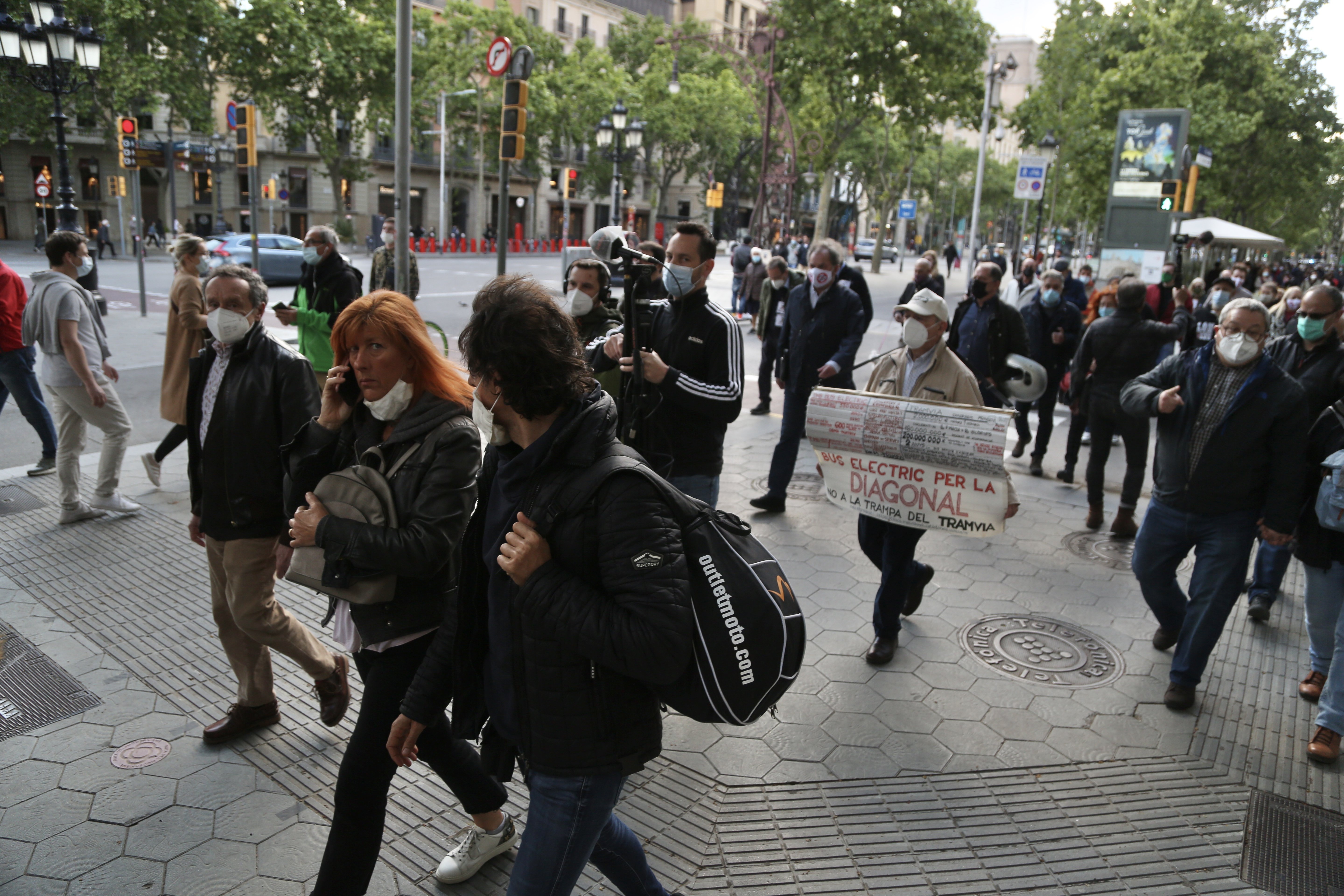 manifestacion dimisión colau Montse Giralt