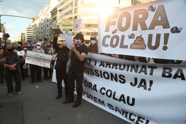 manifestacion dimisión colau Montse Giralt