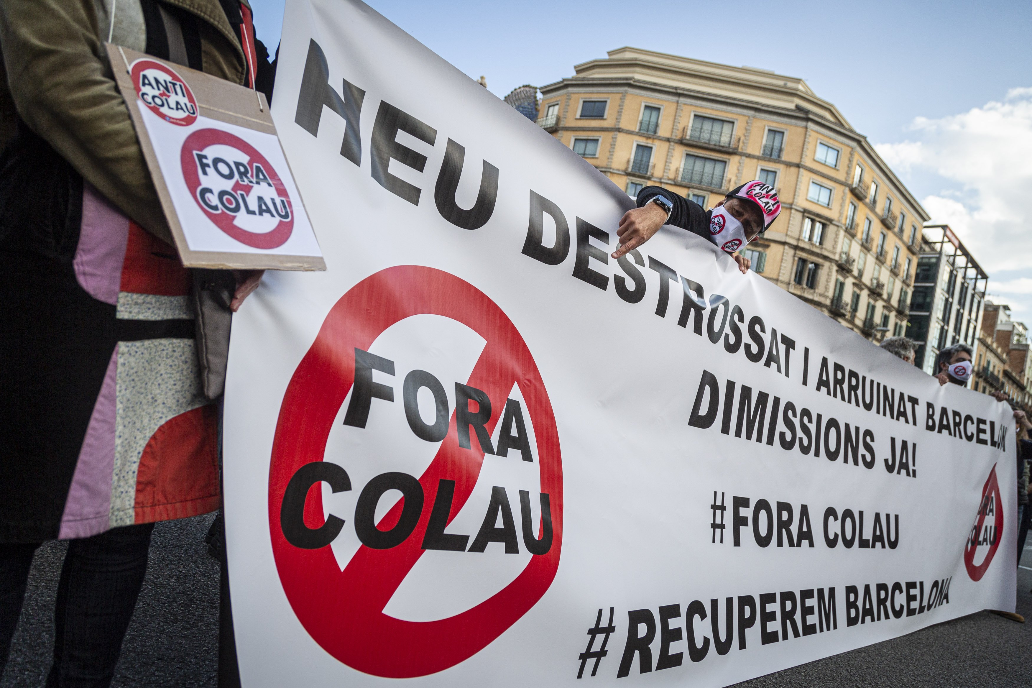 Manifestació a Barcelona al crit de "Fora Colau"