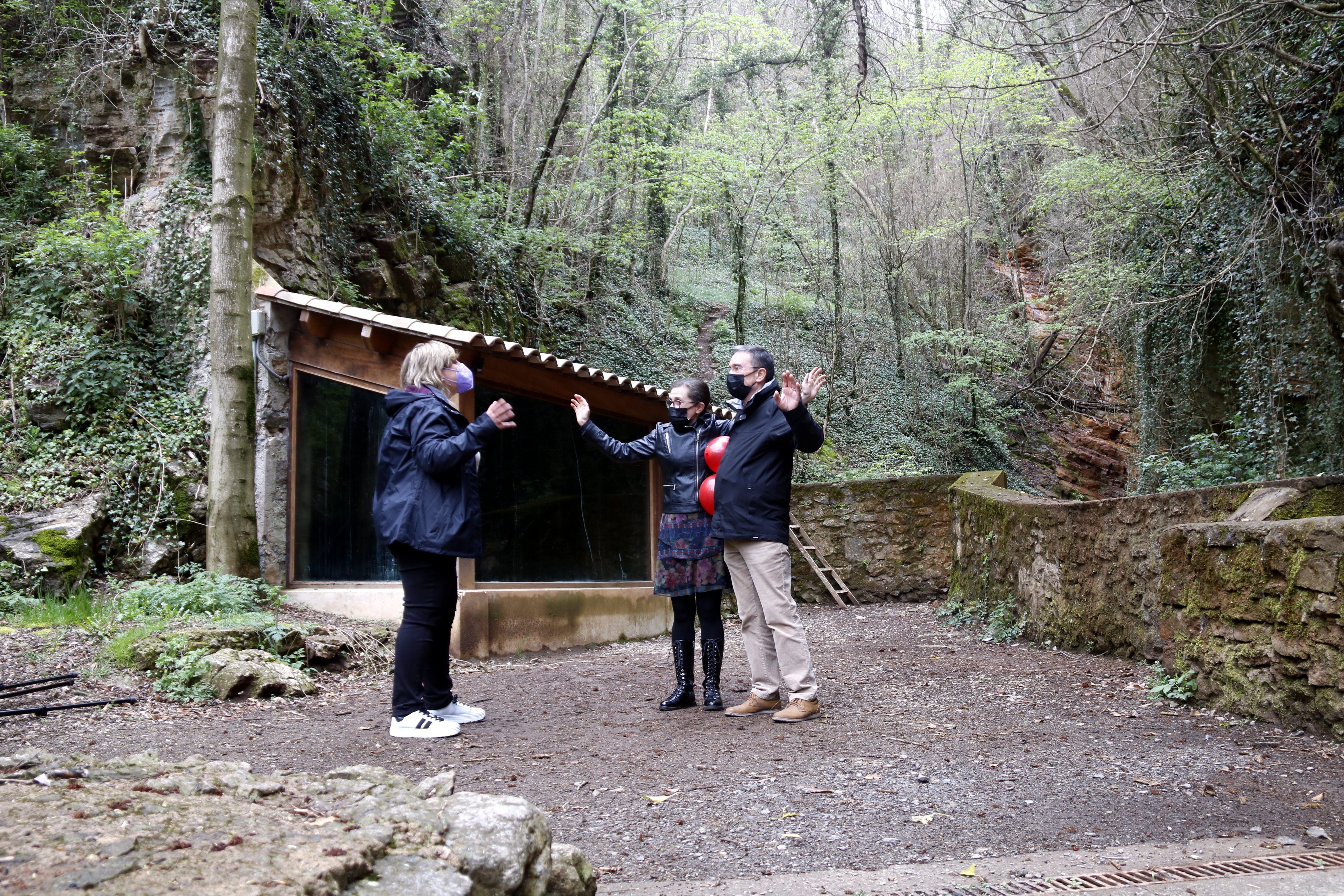 Fer teràpia de parella en un bosc, la proposta d'una 'coach'