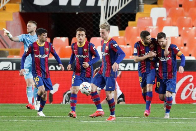 Jordi Alba Leo Messi De Jong Dest Pedri Barca Valencia celebracion EFE