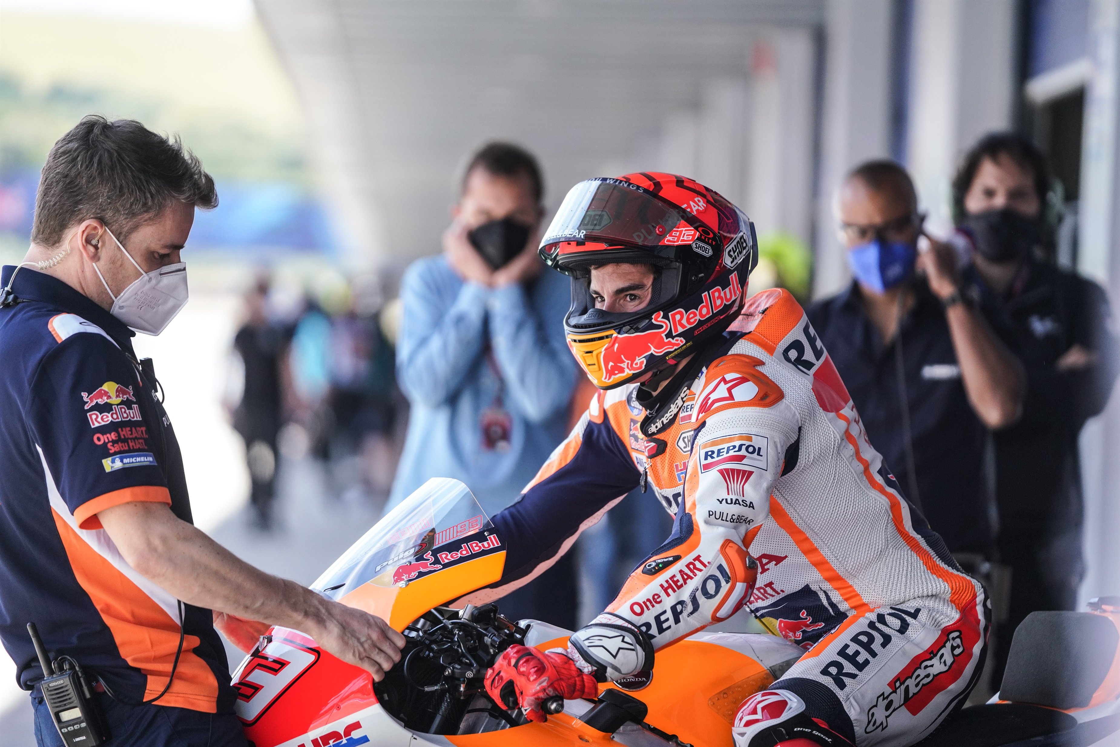 Marc Márquez es ressent i no pot acabar els tests a Jerez