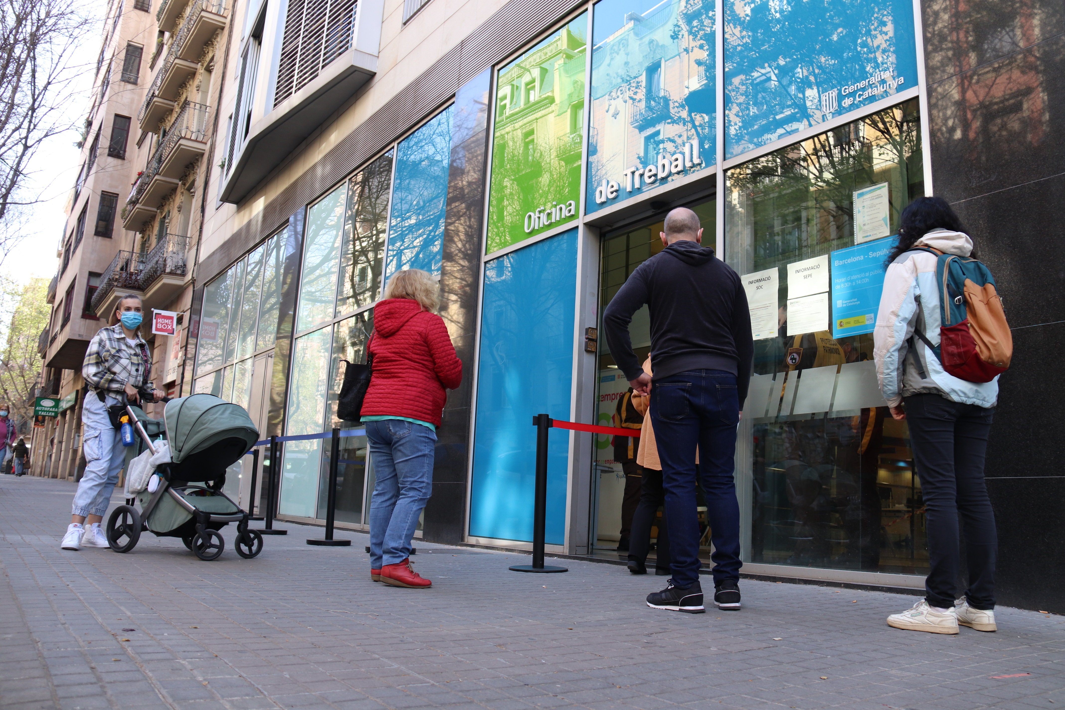 L'atur a Catalunya continua baixant, 8.715 aturats menys