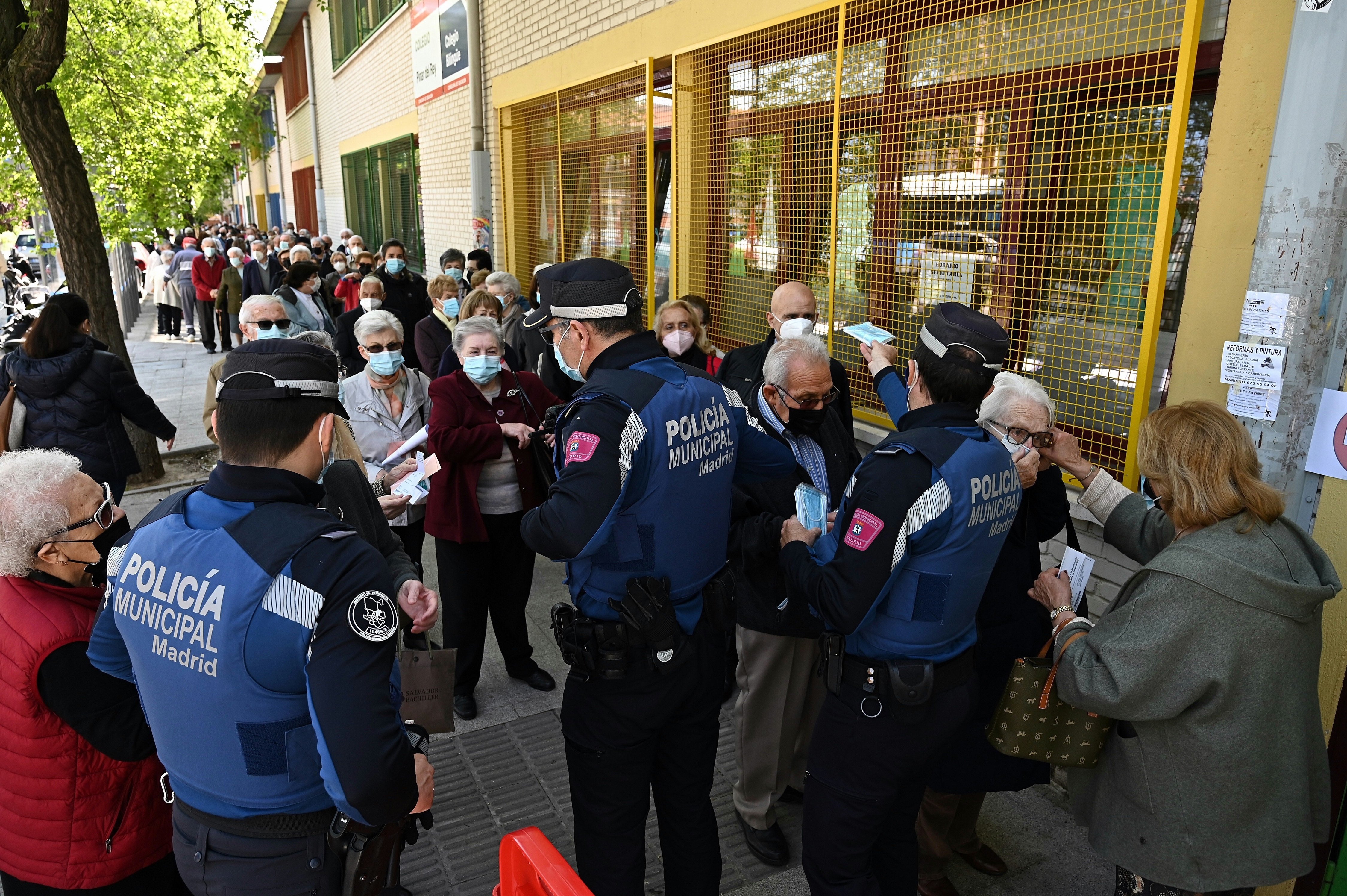 Operación policial para detener personas que votaron dos veces ayer en Madrid