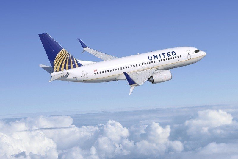 Nuevo escándalo de United Airlines: Quería ir a París y acaba en San Francisco