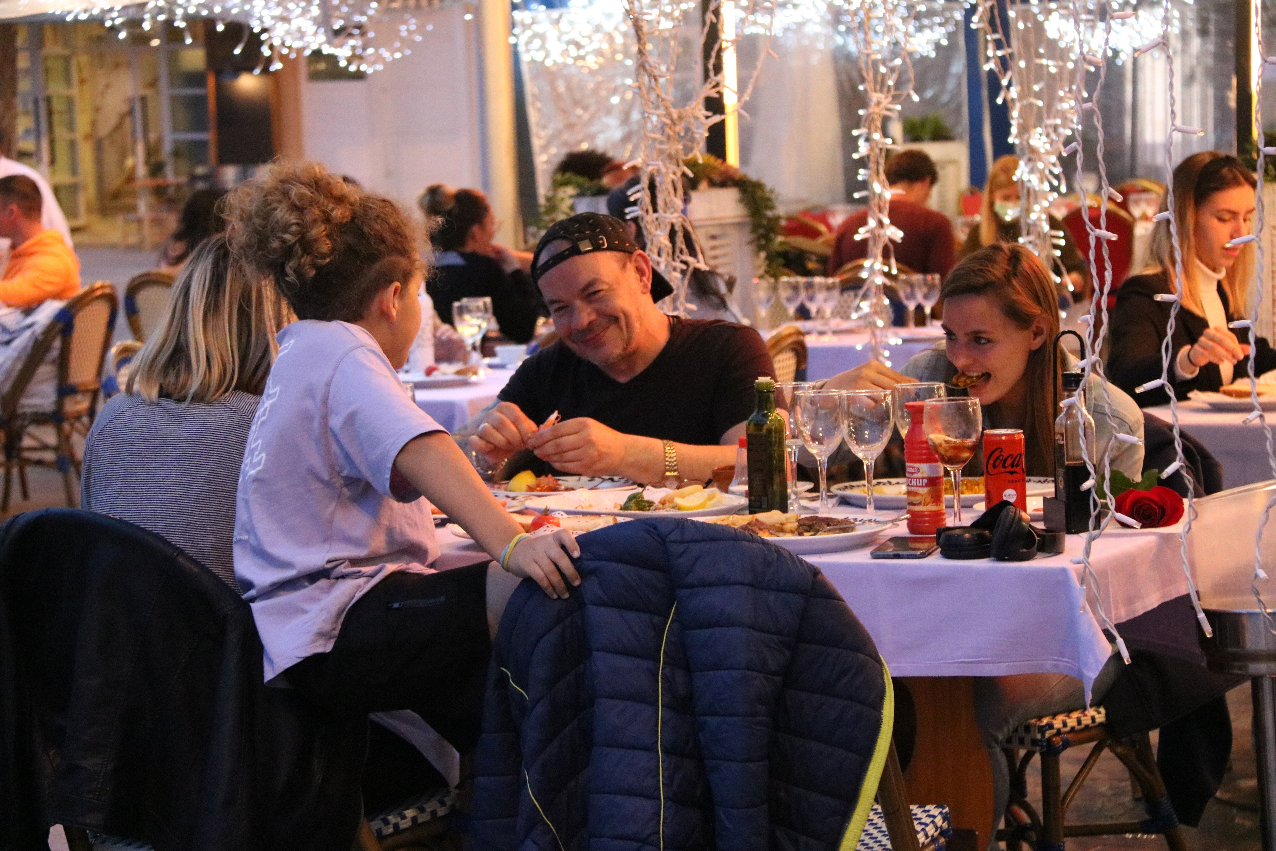 Covid | Els restaurants tornen a servir sopars