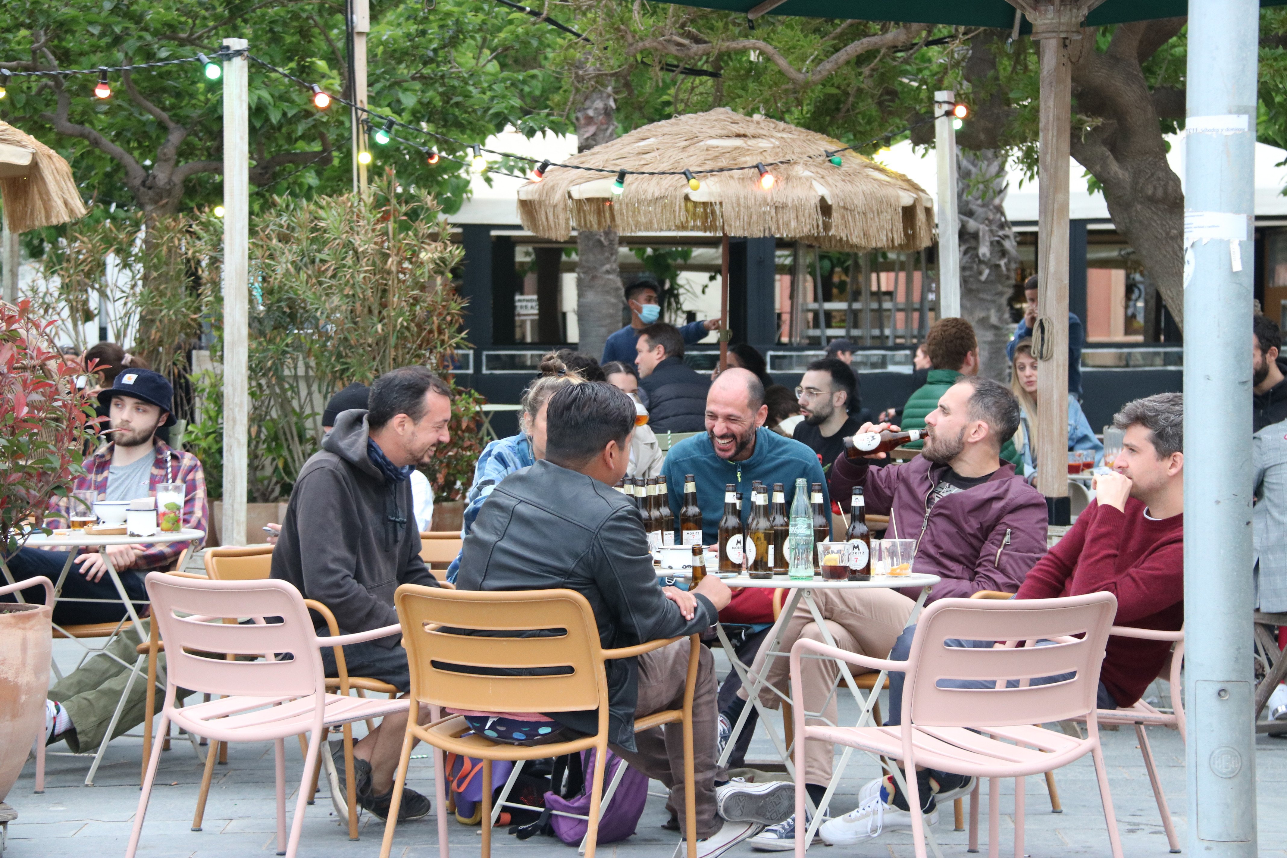 Nuevas medidas anti-Covid: los restaurantes podrán abrir hasta la 1