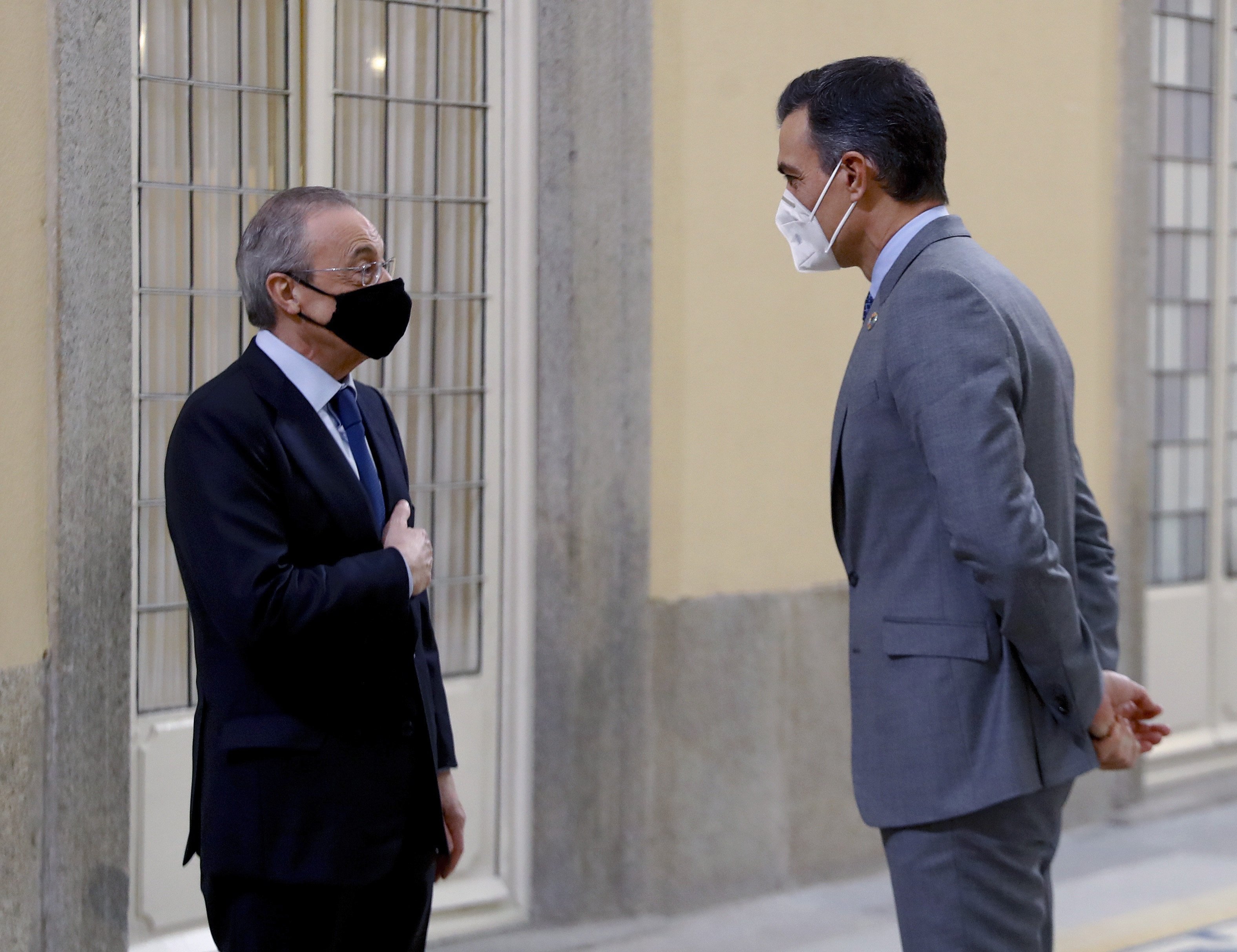 Florentino promet a Sánchez 12.649 milions si li dona el control dels peatges