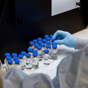 Dinamarca i els EUA confien en les vacunes d'AstraZeneca i Janssen