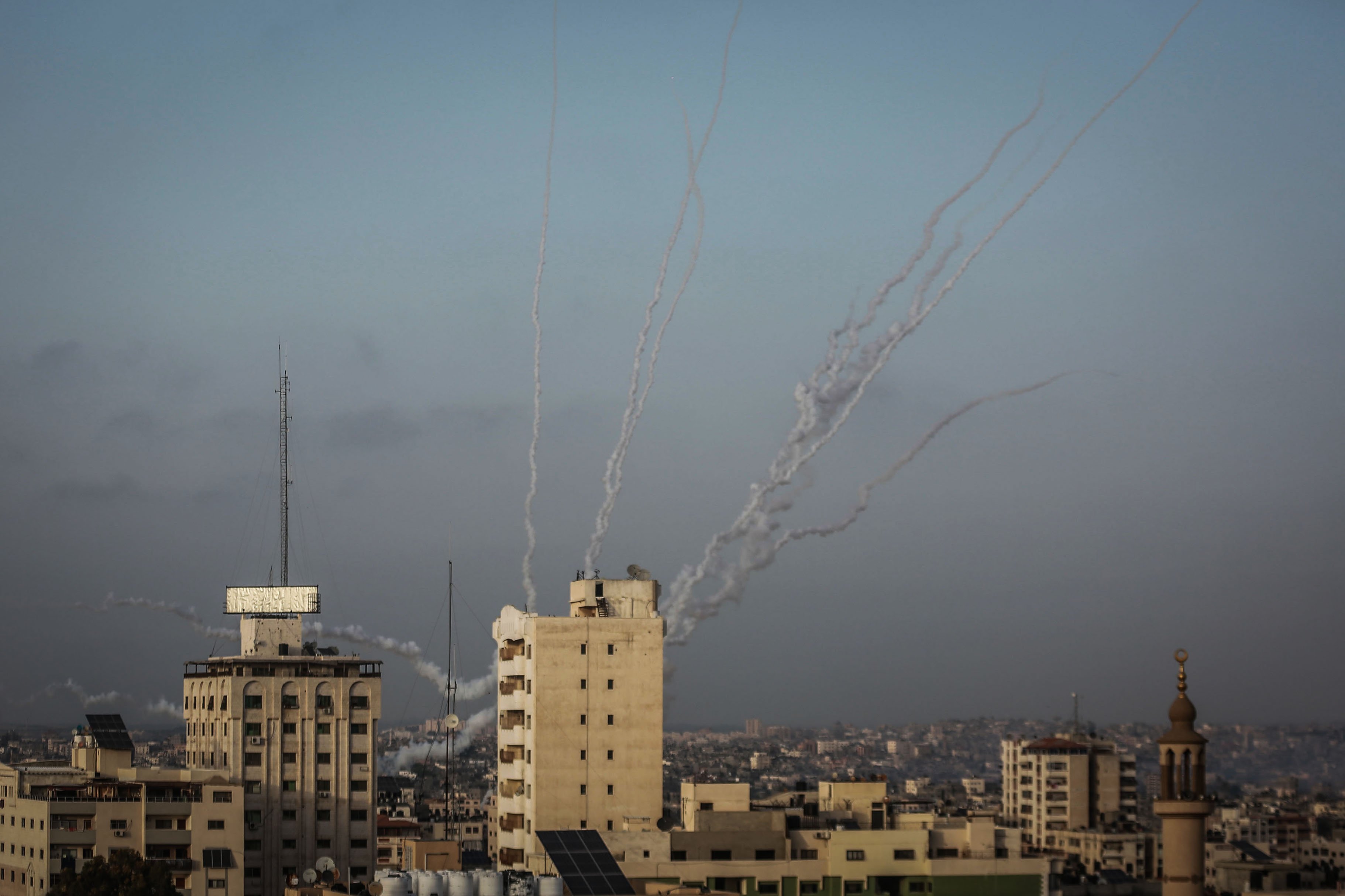 Crece la tensión de Israel y Hamás: intercambio de misiles y muertos palestinos