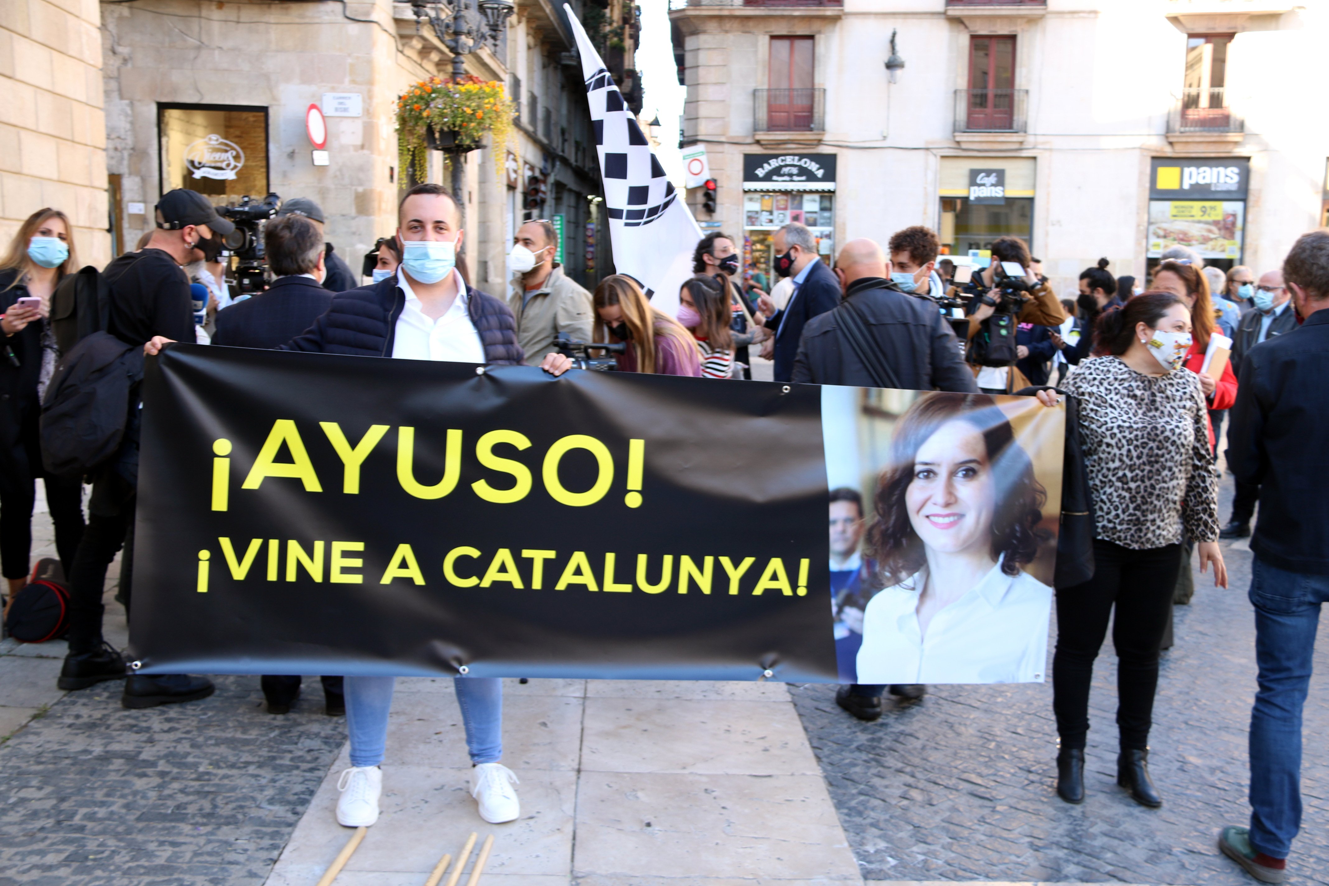 El PP de Madrid, crecido, dispara contra el independentismo