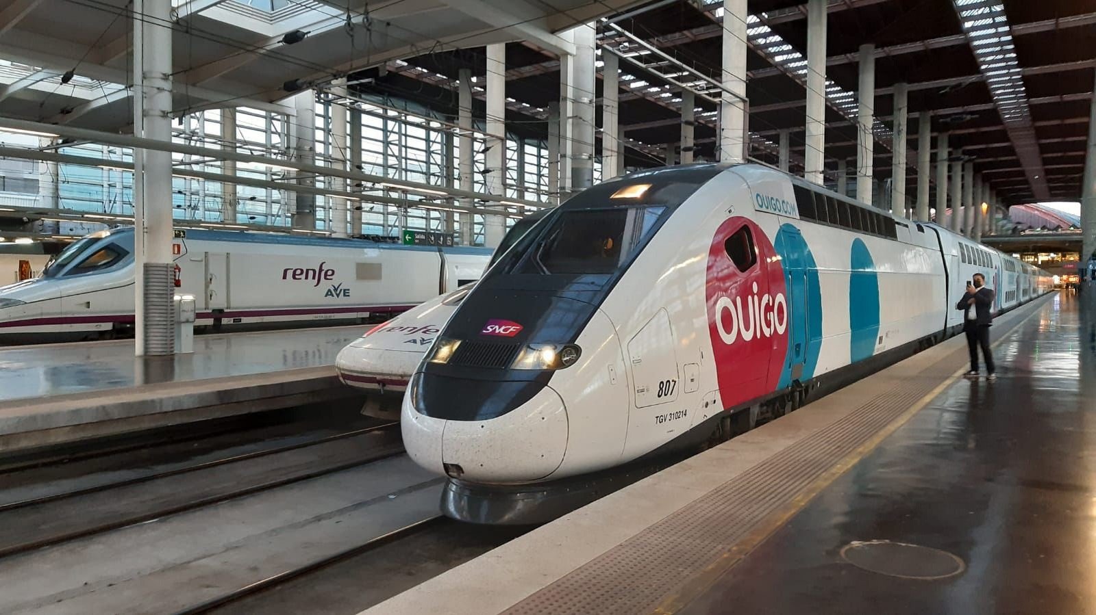 El tren Ouigo se avería el segundo día de estrenarse en Barcelona