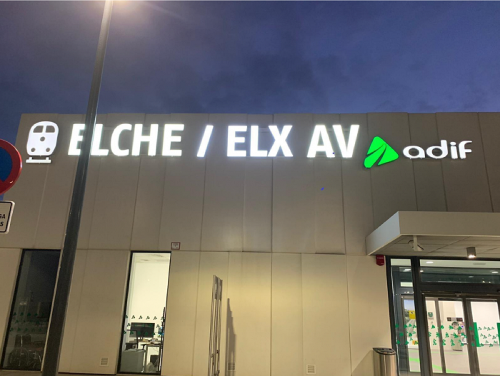 Adif rectifica i la nova estació d'Elx recupera el seu nom en valencià