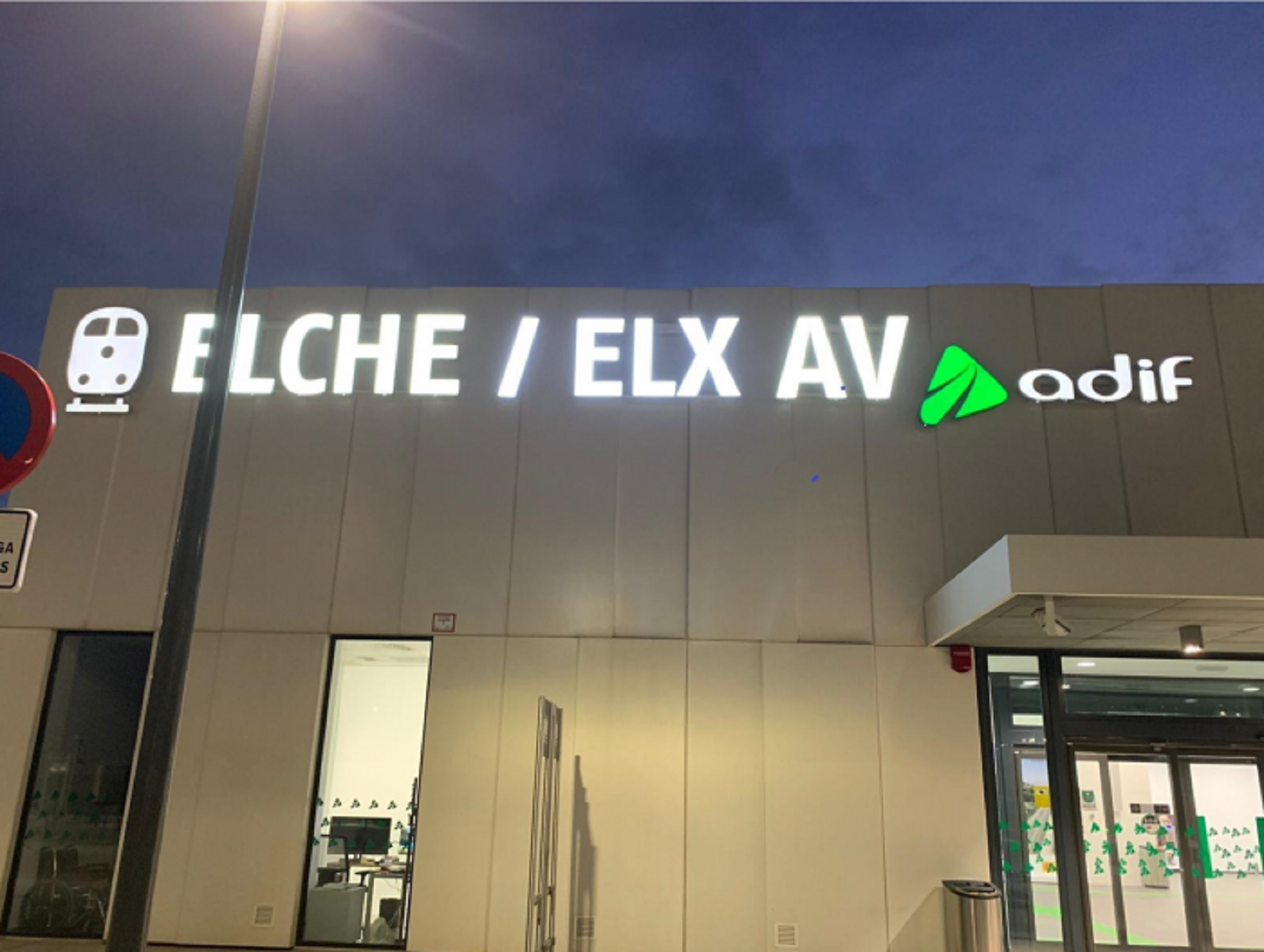 Adif rectifica y la nueva estación de Elx recupera su nombre en valenciano