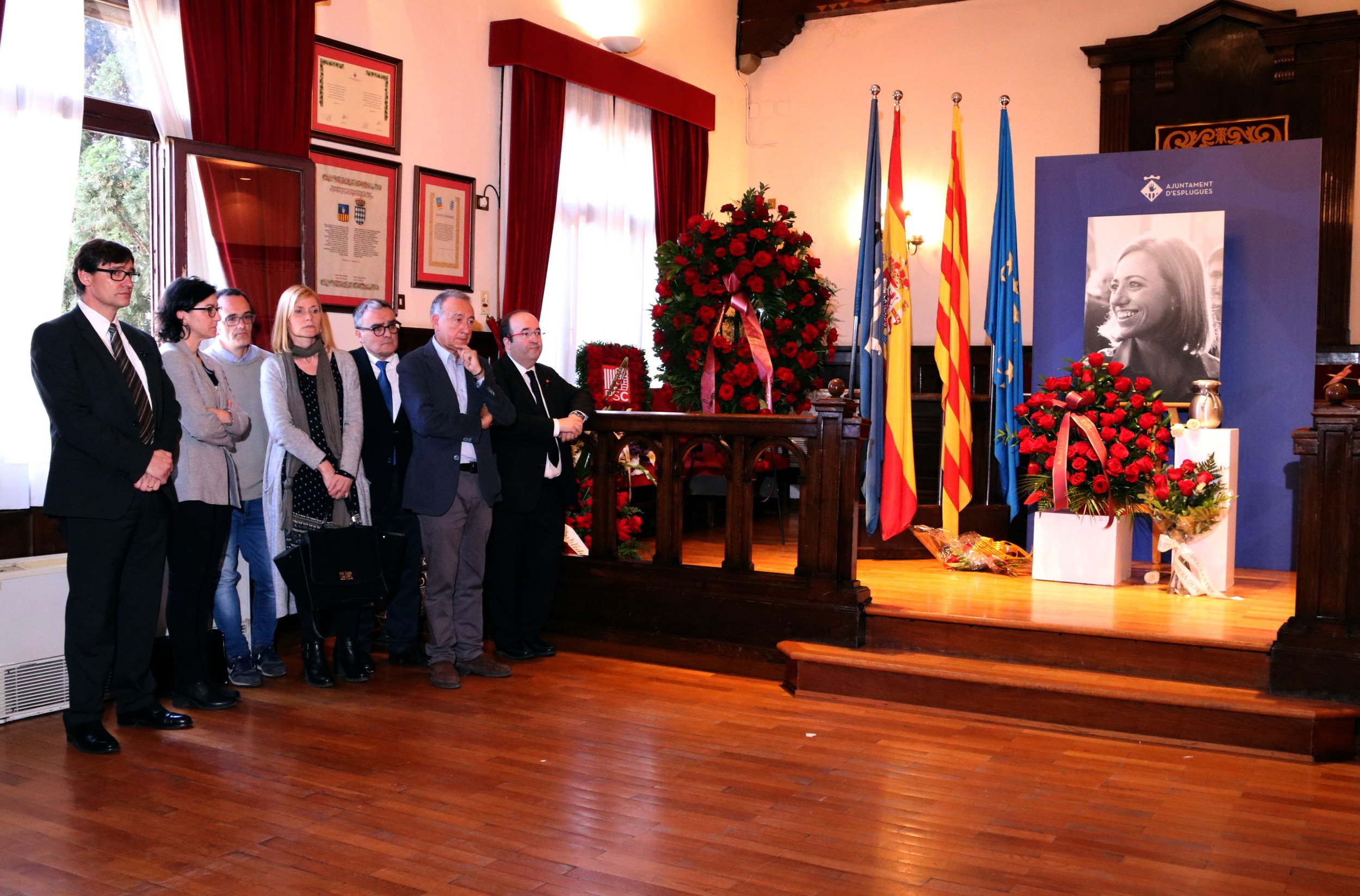 Colas en Esplugues para despedir a Chacón