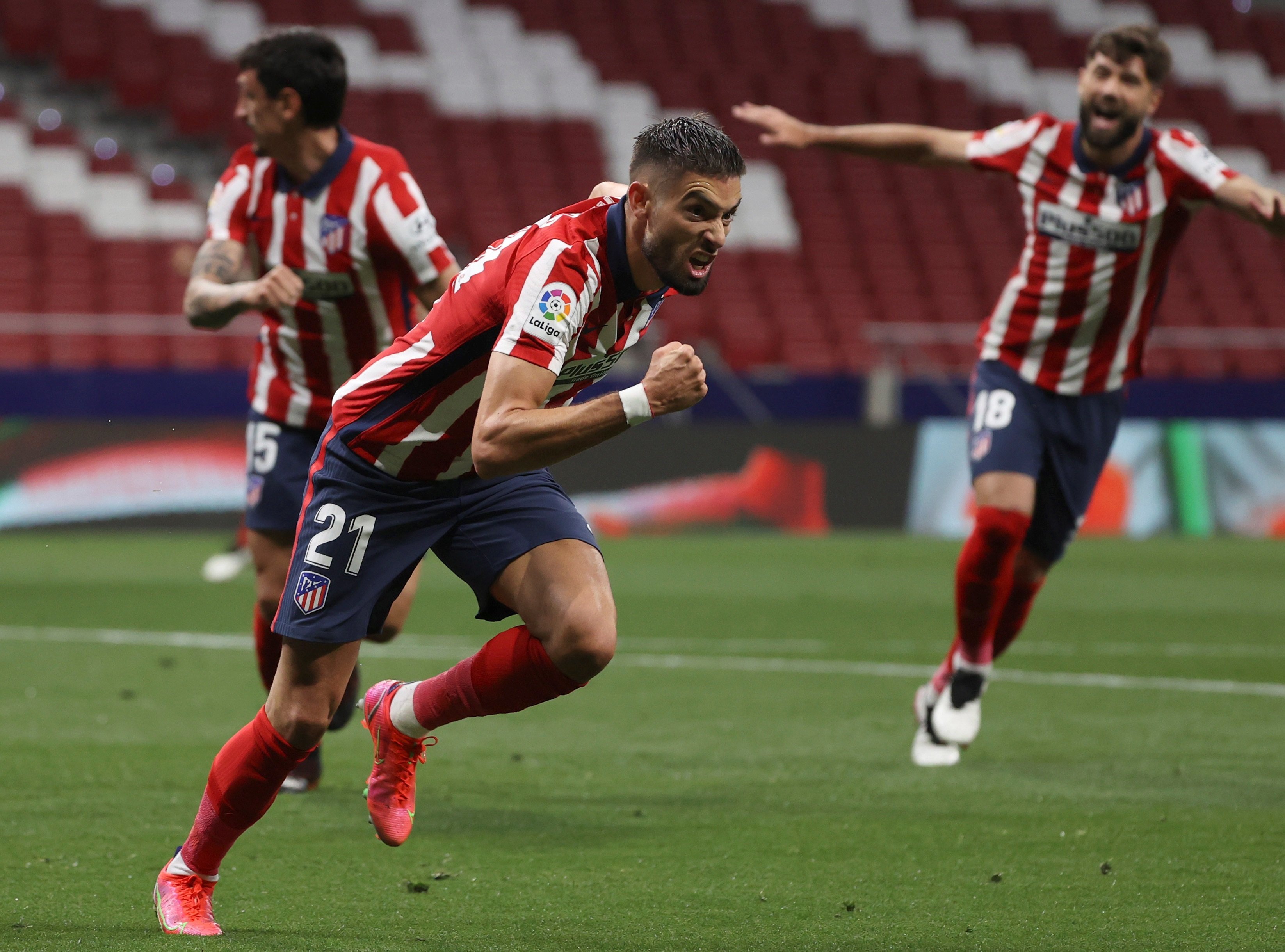 El Atlético de Madrid no falla y se acerca al título de Liga (2-1)