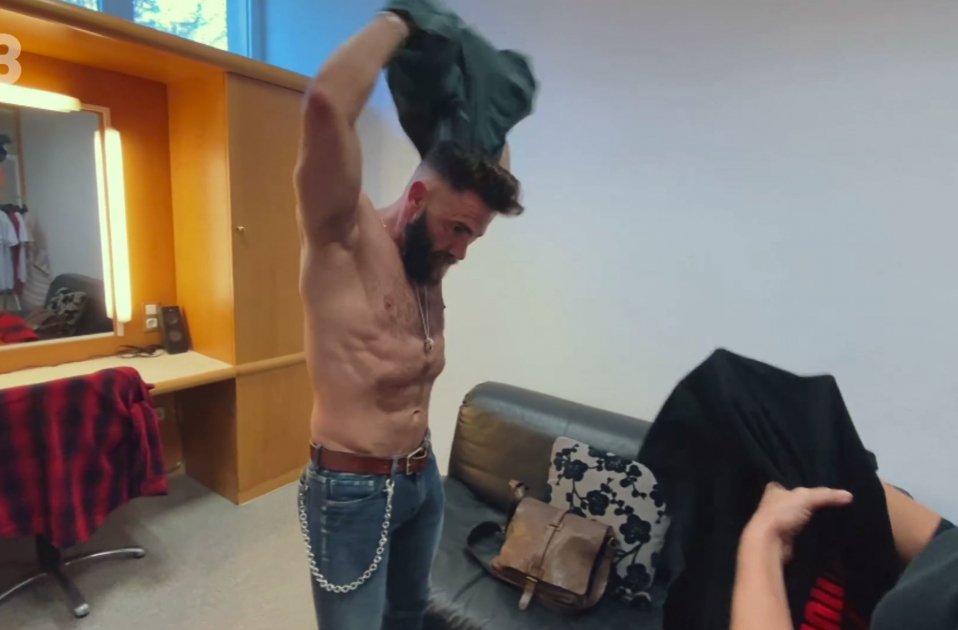 Marc Ribas sin camiseta Cuines 1000 TV3 Marc Ribas sin camiseta Cuines 1000 TV3