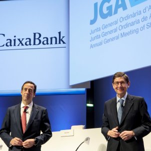 José Ignacio Goirigolzarri presidente Caixabank y Gonzálo Gortázar consejero delegado junta general accionistas - Efe
