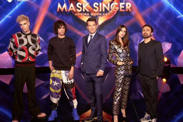 01 MASK SINGER Presentador&Investigadores
