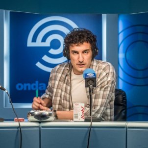 Reyes de la Noche: guerra bruta a la ràdio esportiva per nostàlgics de la 'mili'