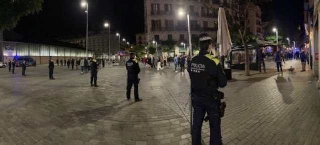Guardia urbana desaloja botellones Covid