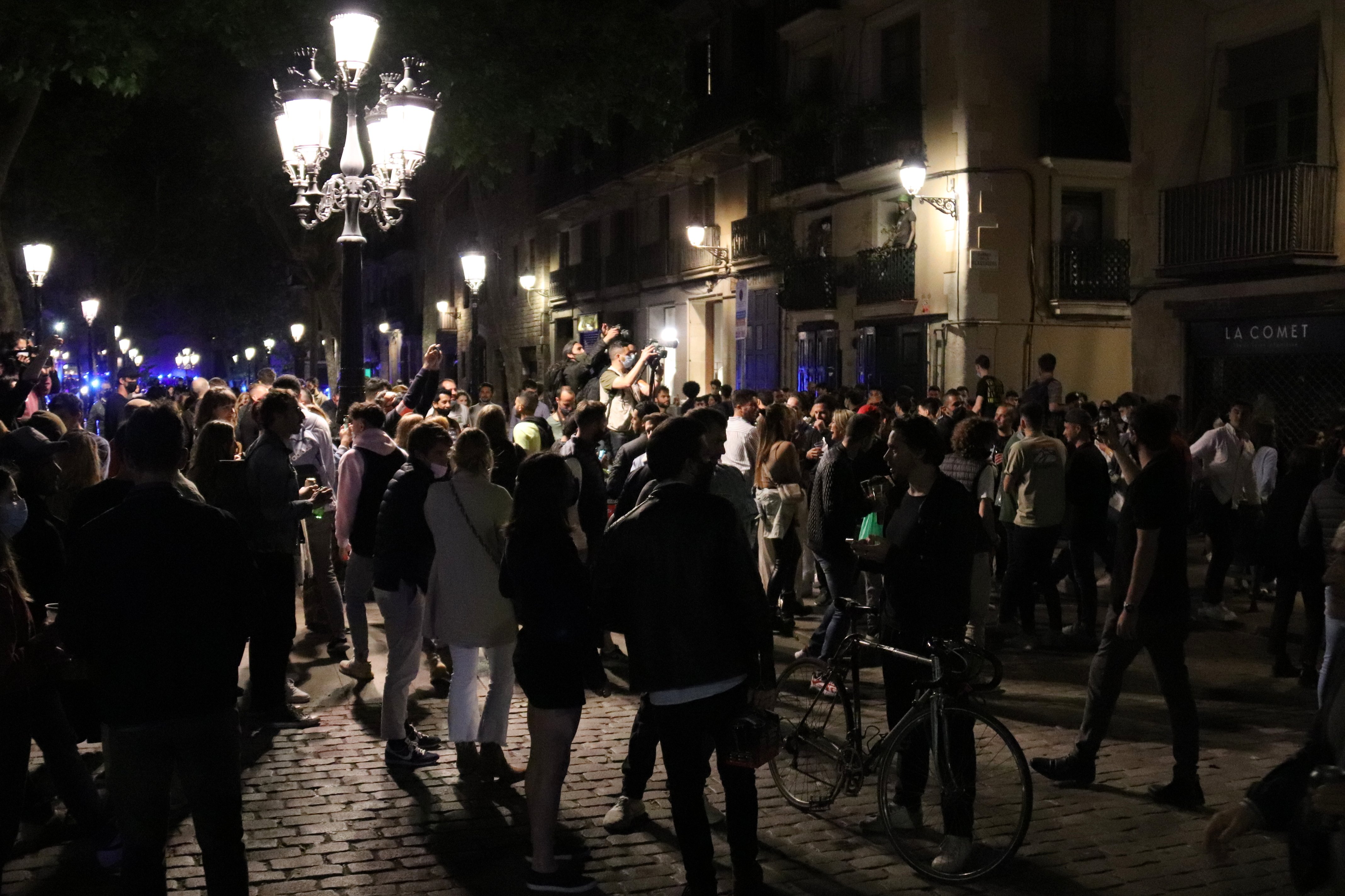 Nova nit de festa i 'botellons' a Bacelona