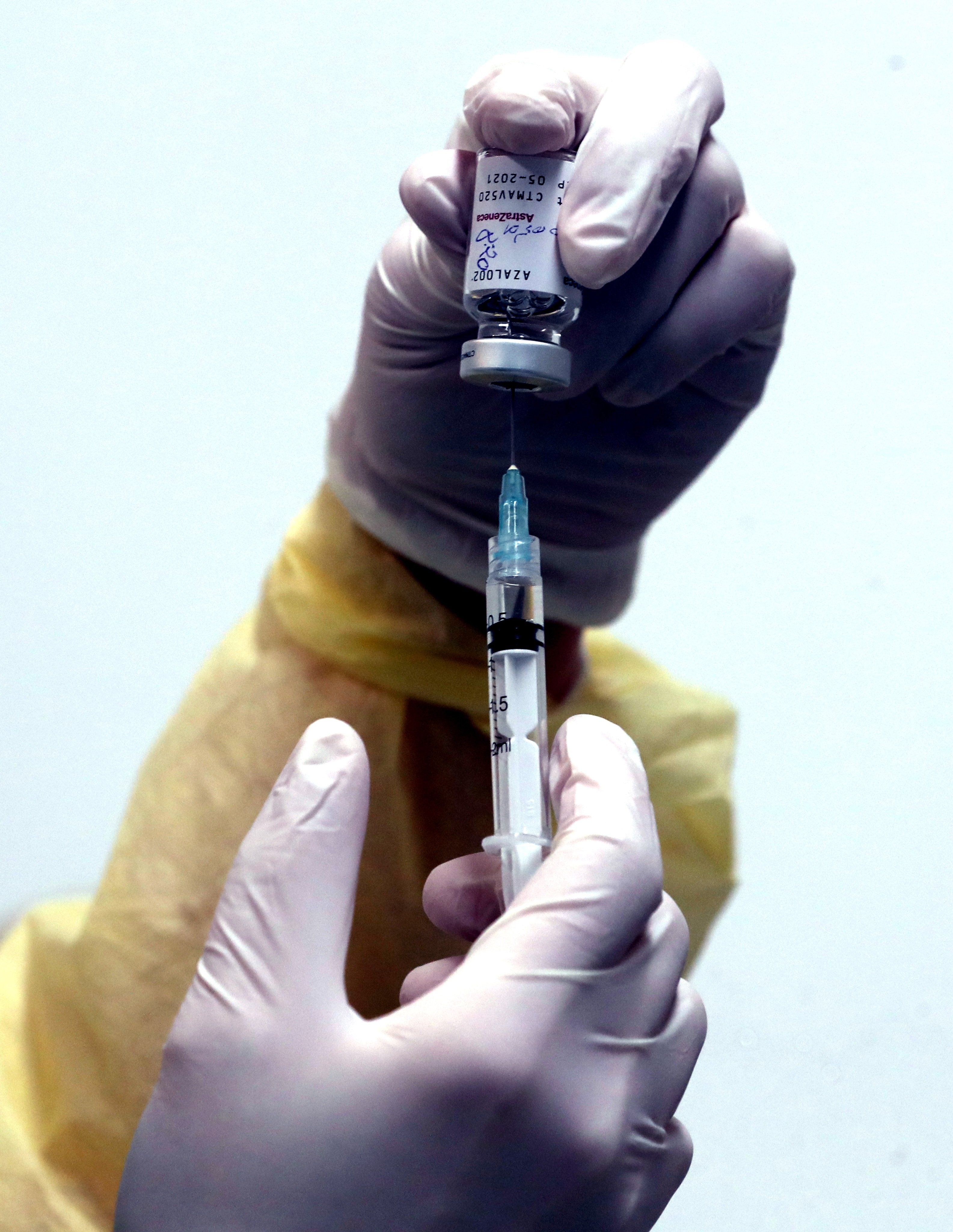 Els grans fabricants de vacunes rebutgen ajuda per produir més dosis: per què?