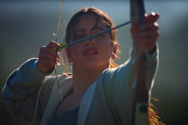 Rosalia tiro cono arqueo flecha anuncio Nike Youtube