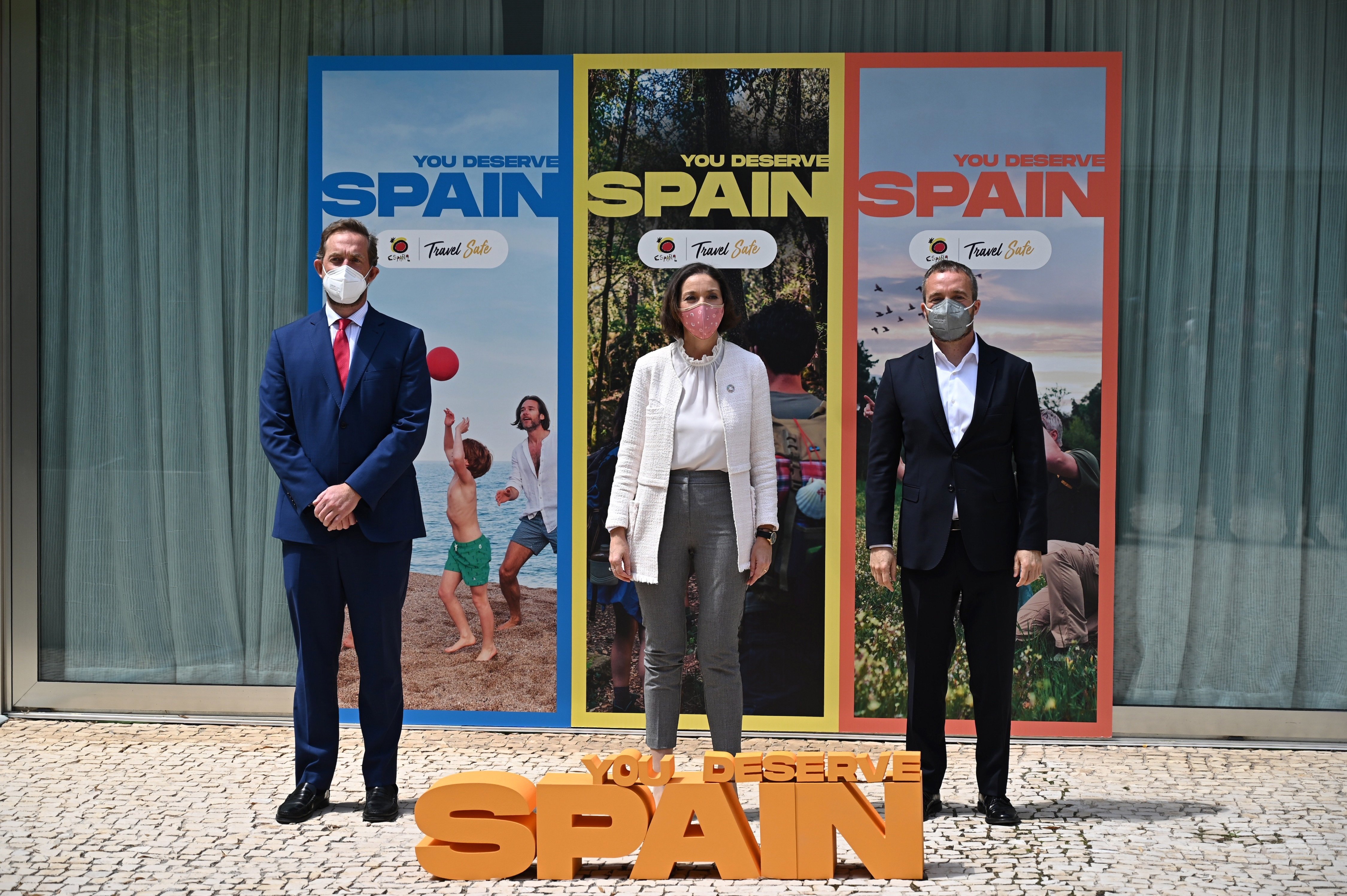 La campanya del govern espanyol per atraure el turisme: patriòtica i milionària