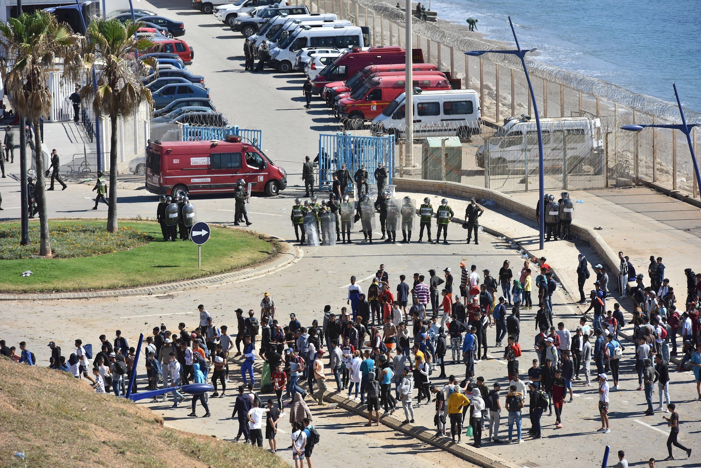 Una catalana localiza a sus hijas entre los menores llegados a Ceuta