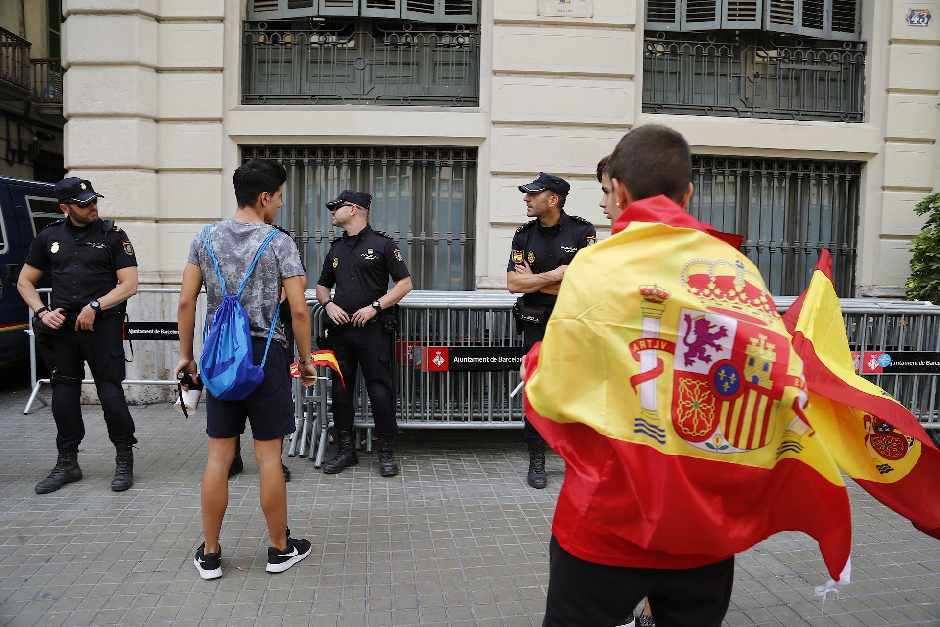La policia espanyola s’ho veu a venir: recull firmes per no marxar de Laietana