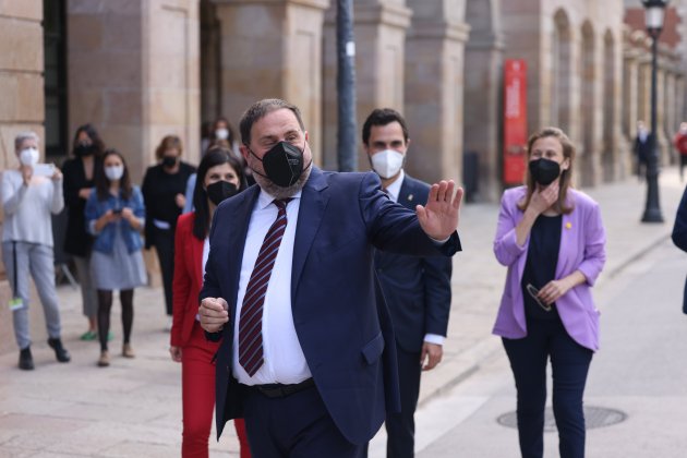 Oriol Junqueras llega al Parlamento investidura Aragonès Sergi Alcàzar