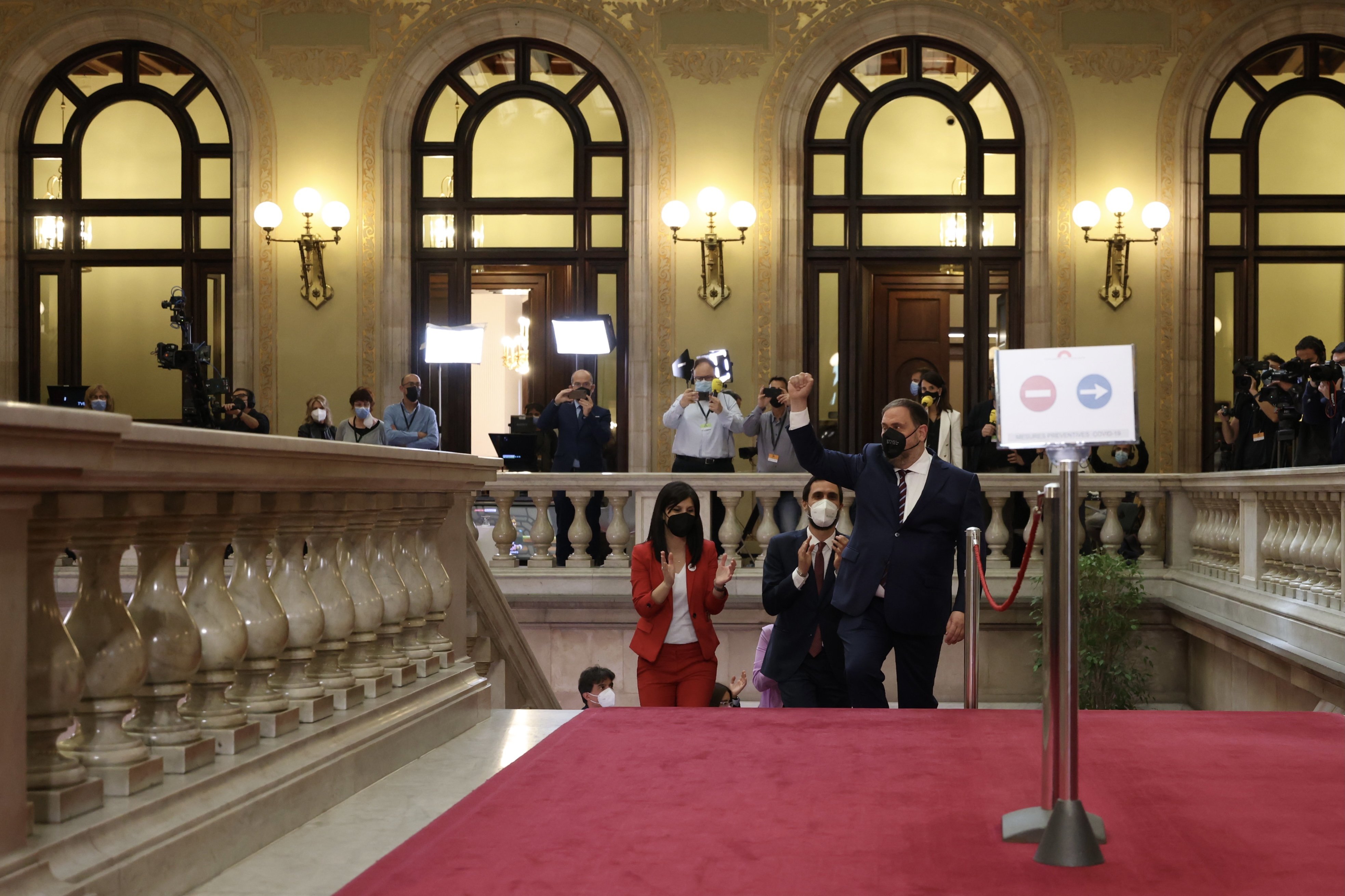 Retorno exultante de Junqueras en el Parlament para apoyar a Aragonès