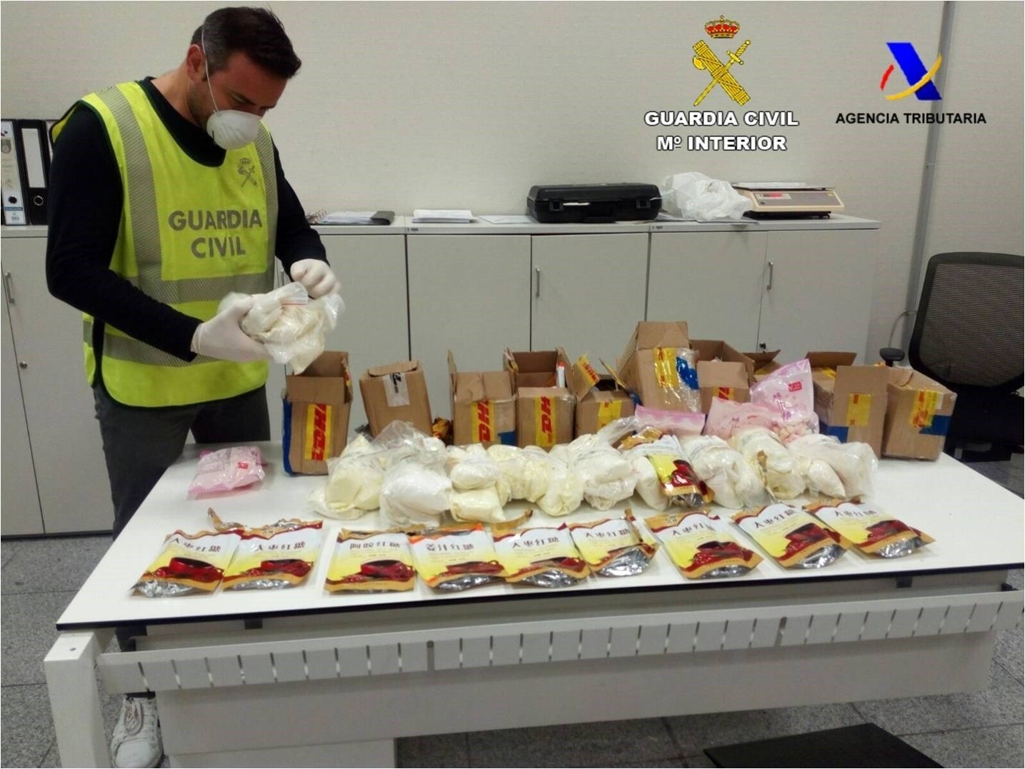 Detectan en el aeropuerto de Alacant una droga 80 veces más potente que el cannabis tradicional